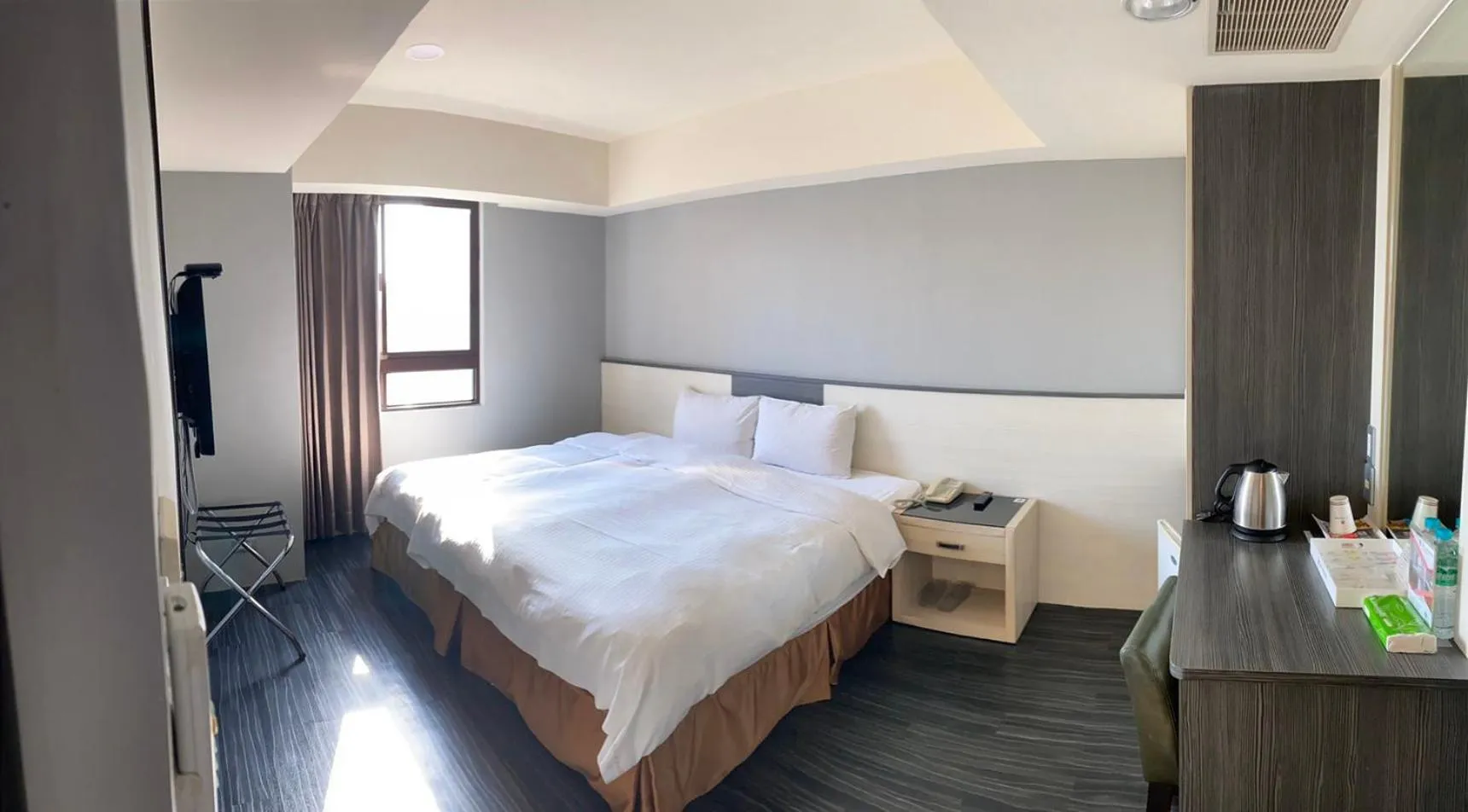 Photo of the whole room, Bed in Taichung Saint Hotel