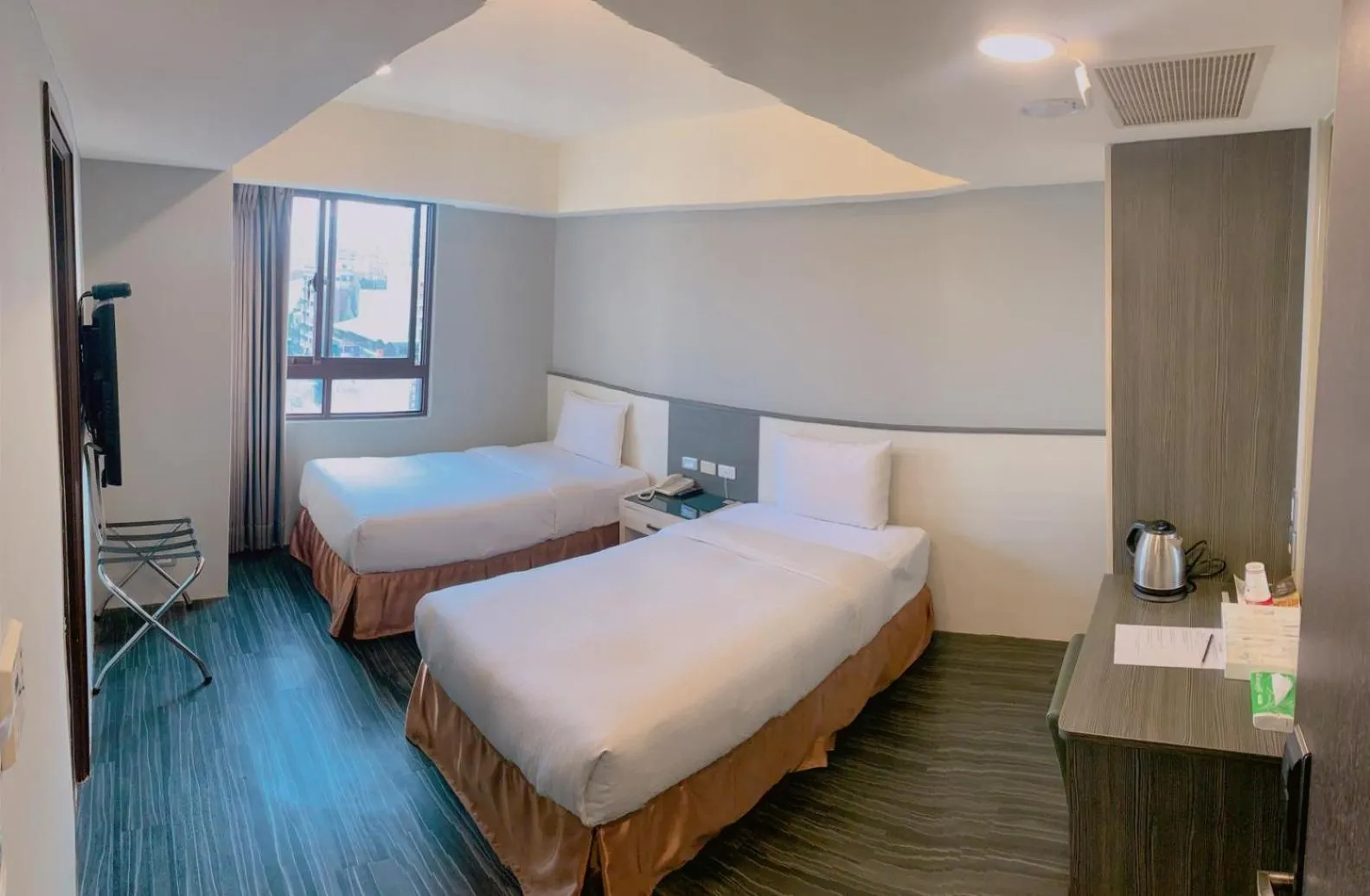 Bed in Taichung Saint Hotel