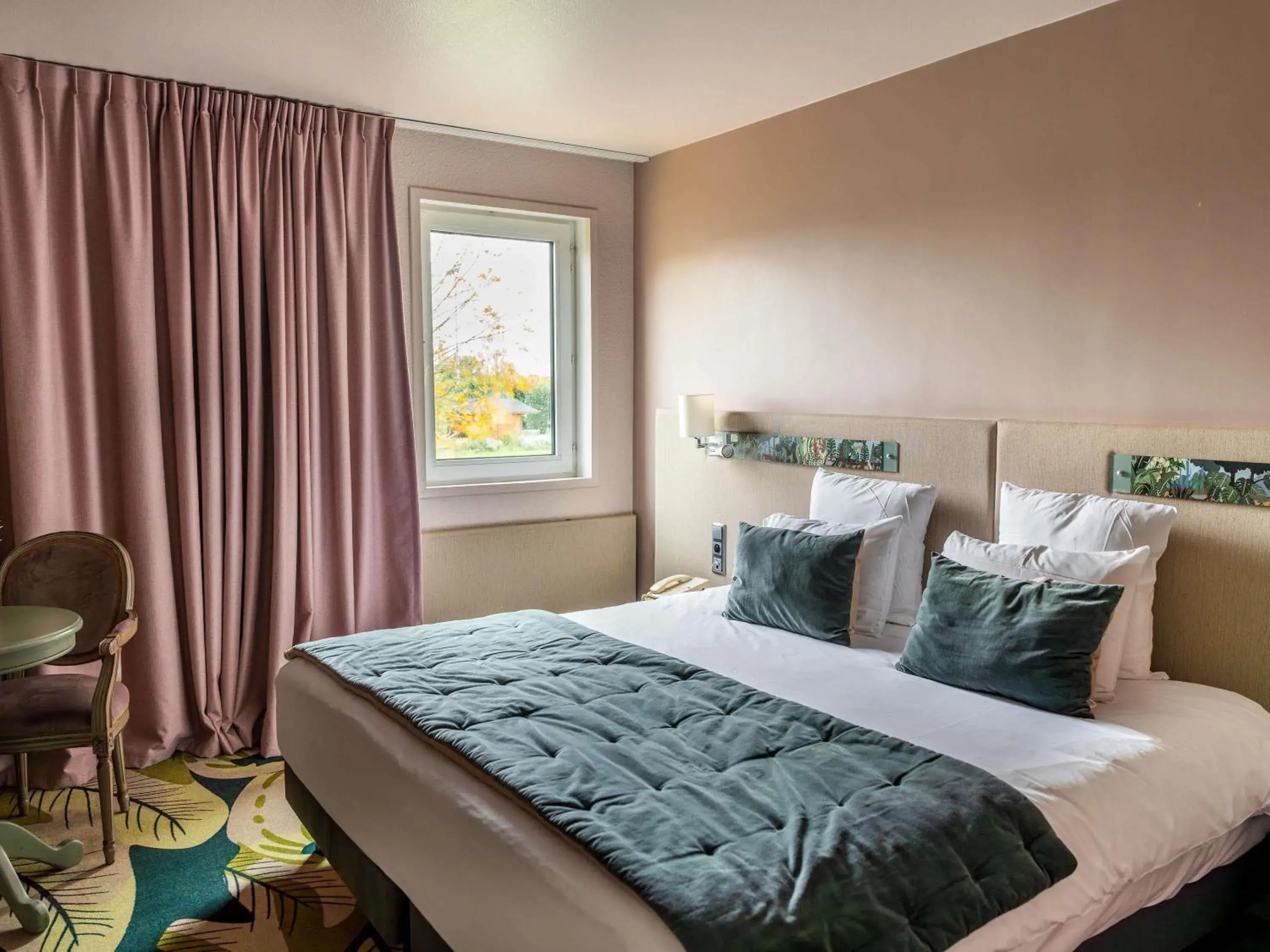 Superior Double Room with Forest View in Hotel Mercure Parc du Coudray - Barbizon Superior Double Room with Forest View in Hotel Mercure Parc du Coudray - Barbizon