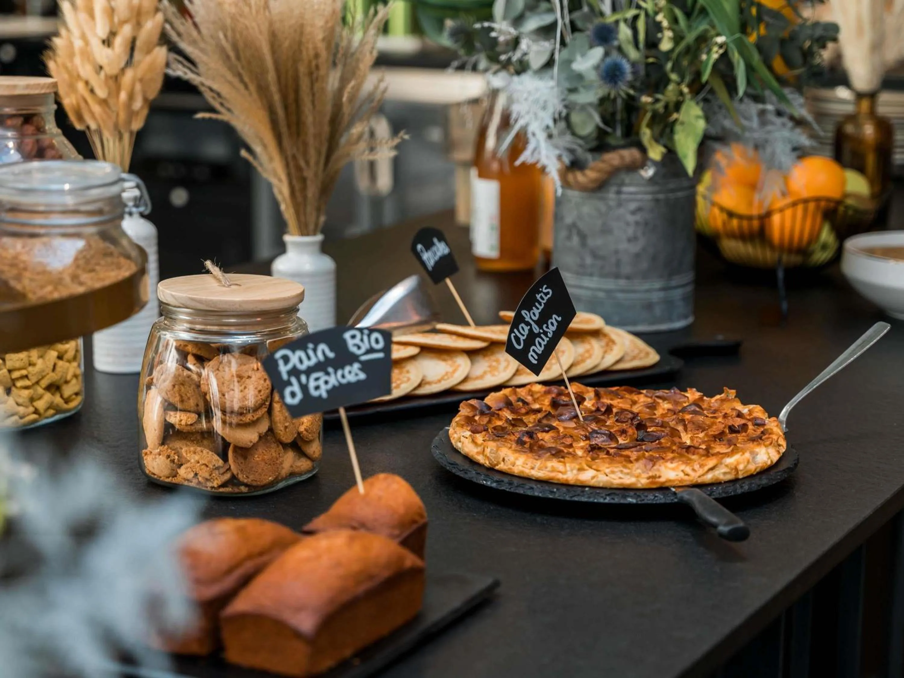 Breakfast in Hotel Mercure Parc du Coudray - Barbizon