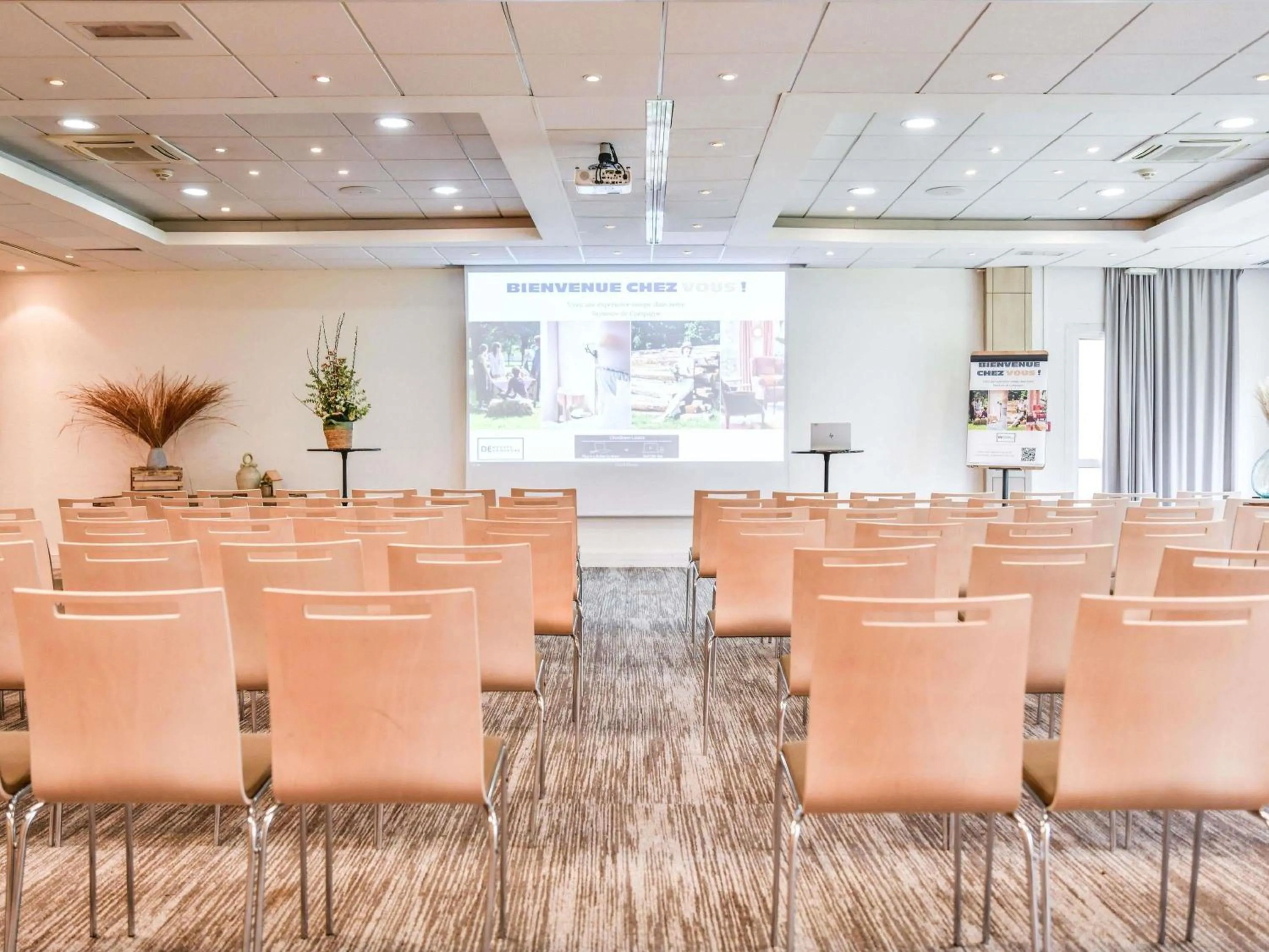 Meeting/conference room in Hotel Mercure Parc du Coudray - Barbizon