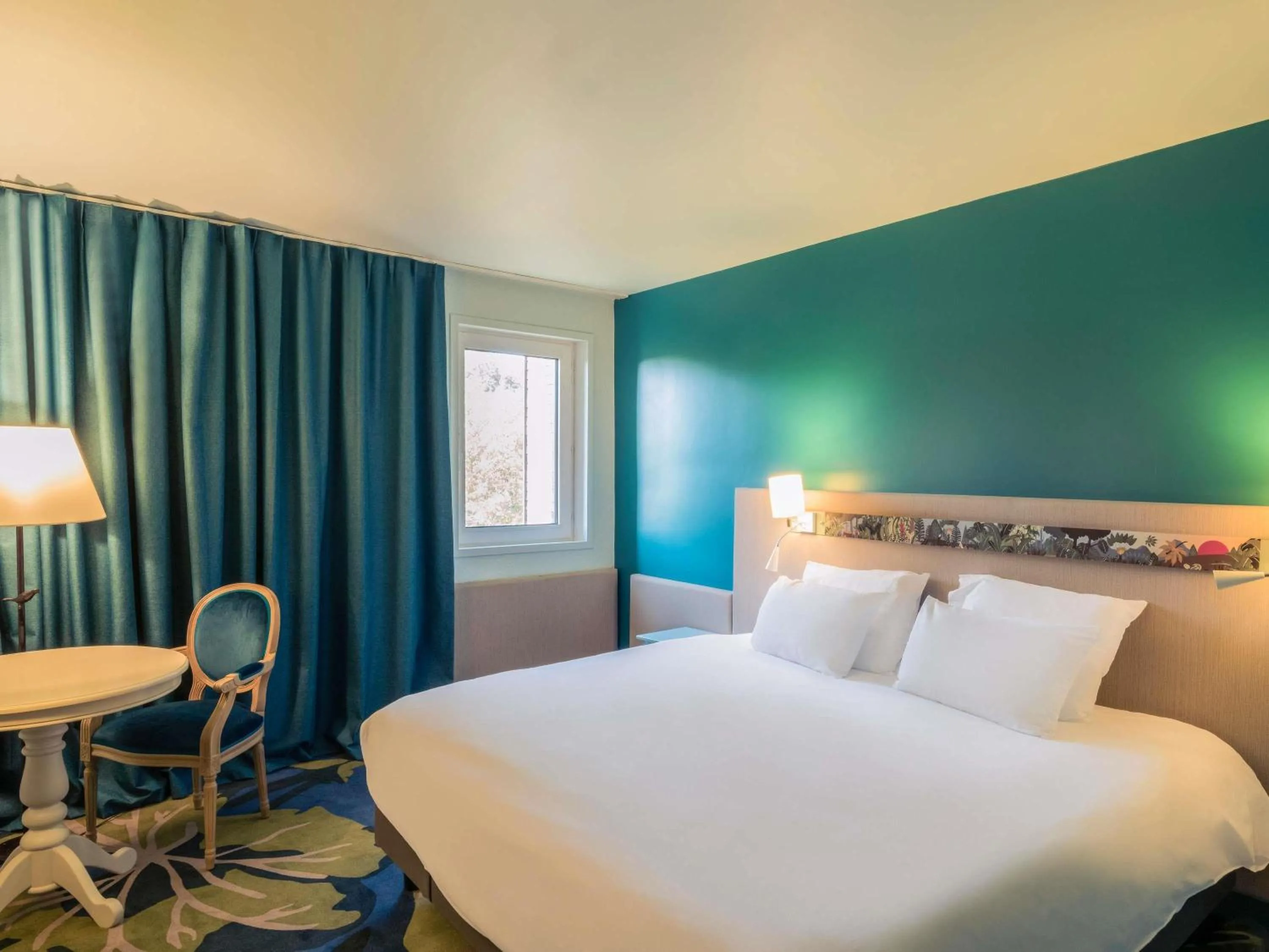 Bedroom, Bed in Hotel Mercure Parc du Coudray - Barbizon