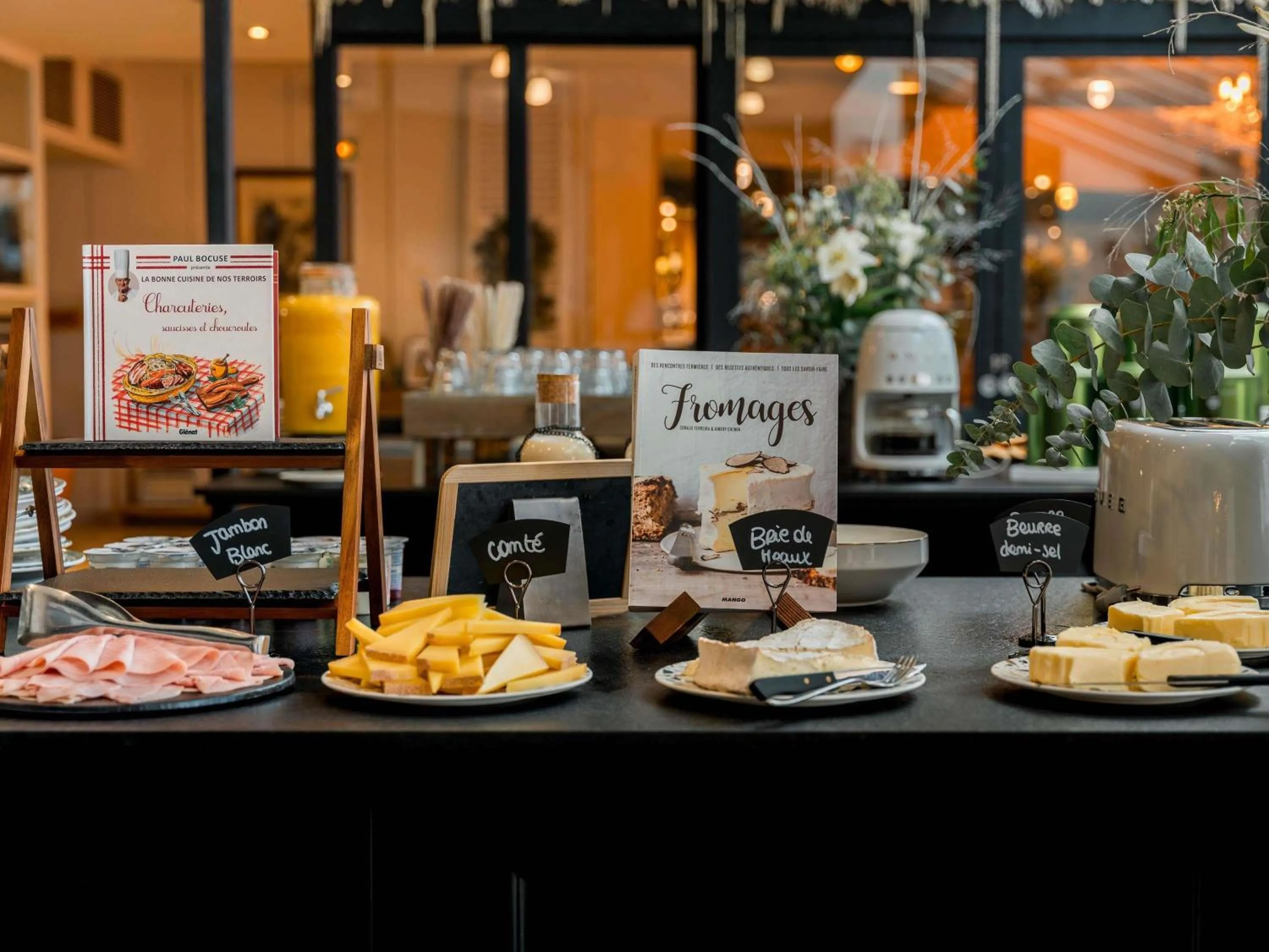 Breakfast in Hotel Mercure Parc du Coudray - Barbizon