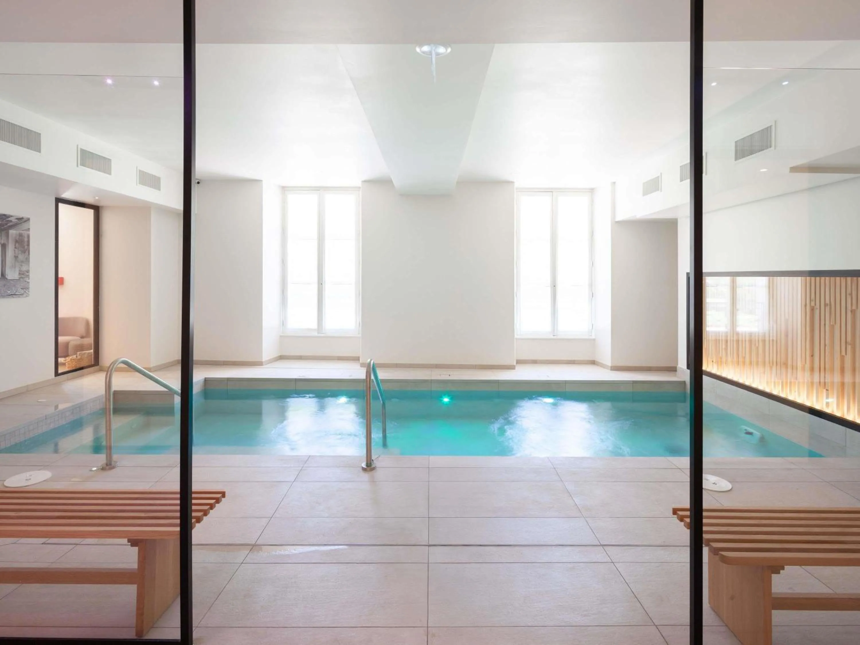 Property building in Hotel Mercure Parc du Coudray - Barbizon