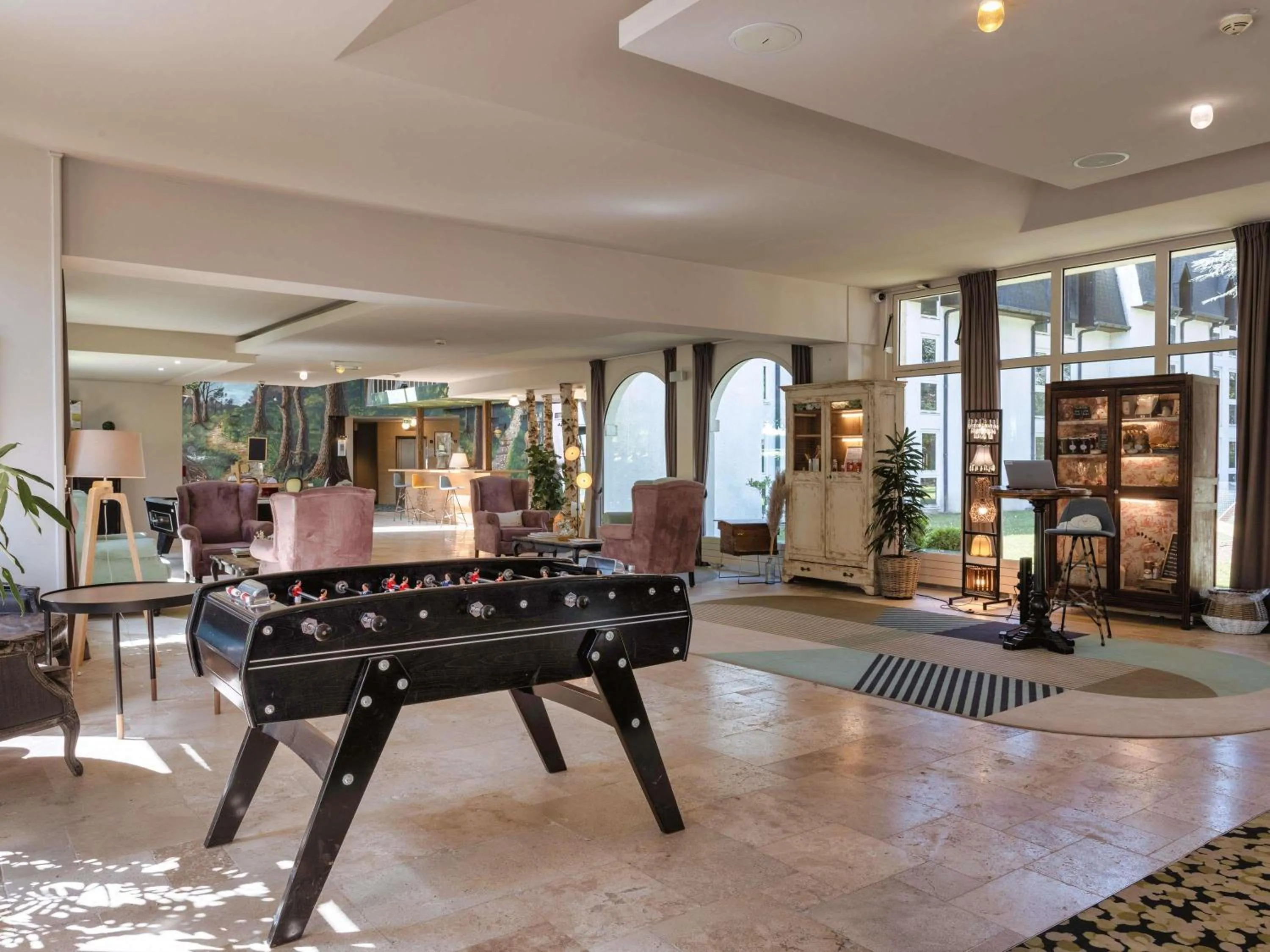 Lounge or bar in Hotel Mercure Parc du Coudray - Barbizon