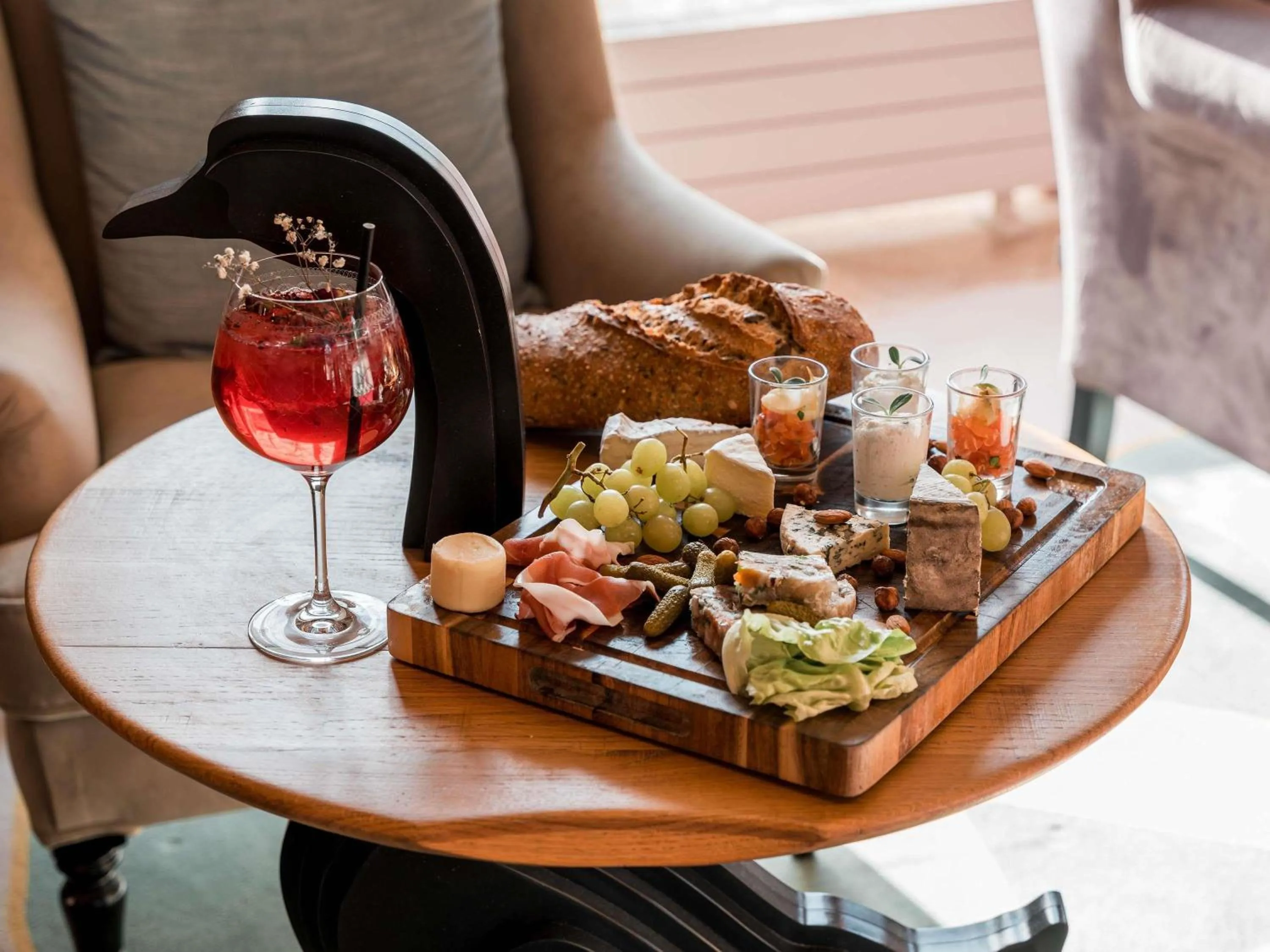 Lounge or bar in Hotel Mercure Parc du Coudray - Barbizon