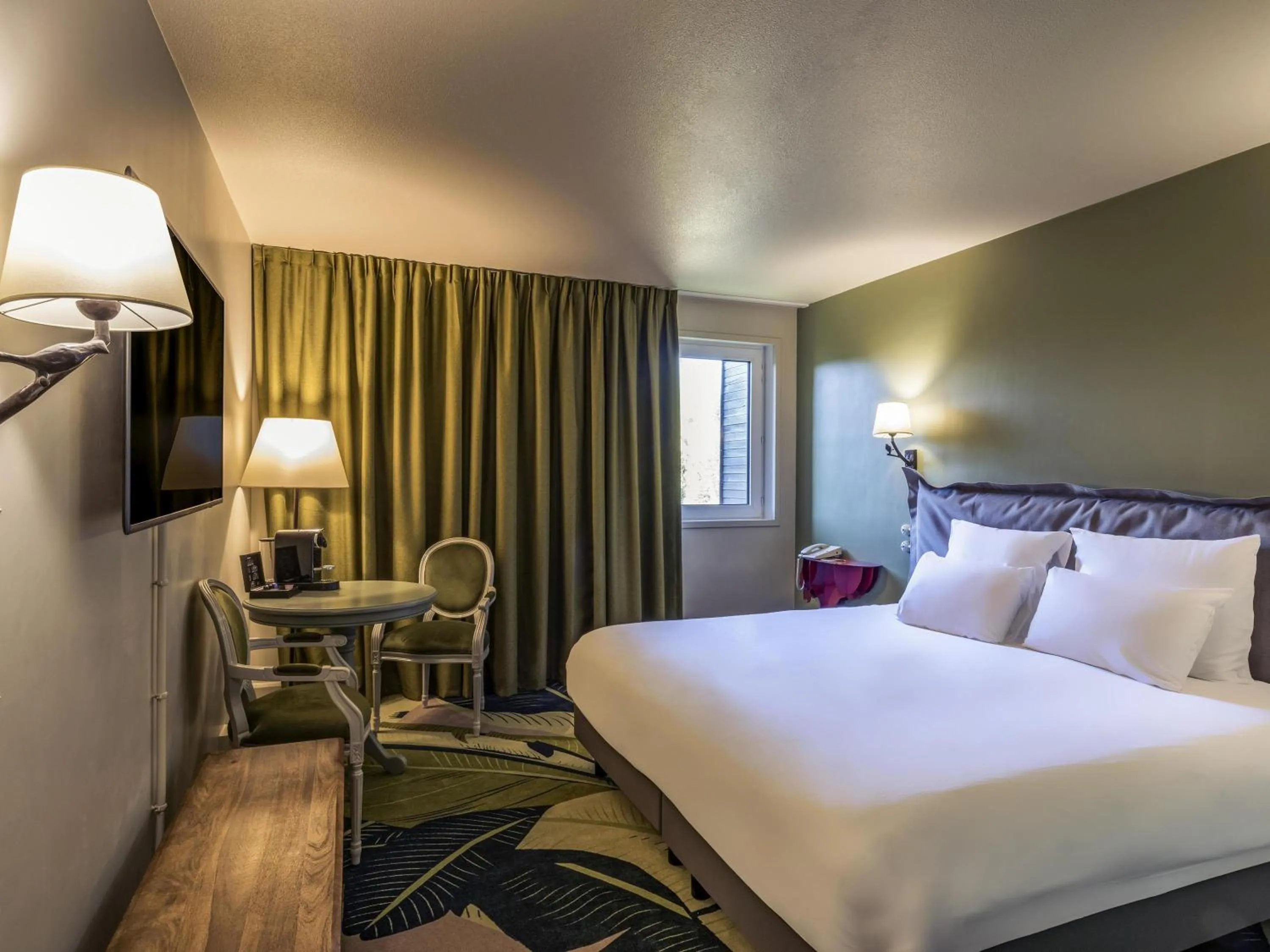 Bedroom, Bed in Hotel Mercure Parc du Coudray - Barbizon