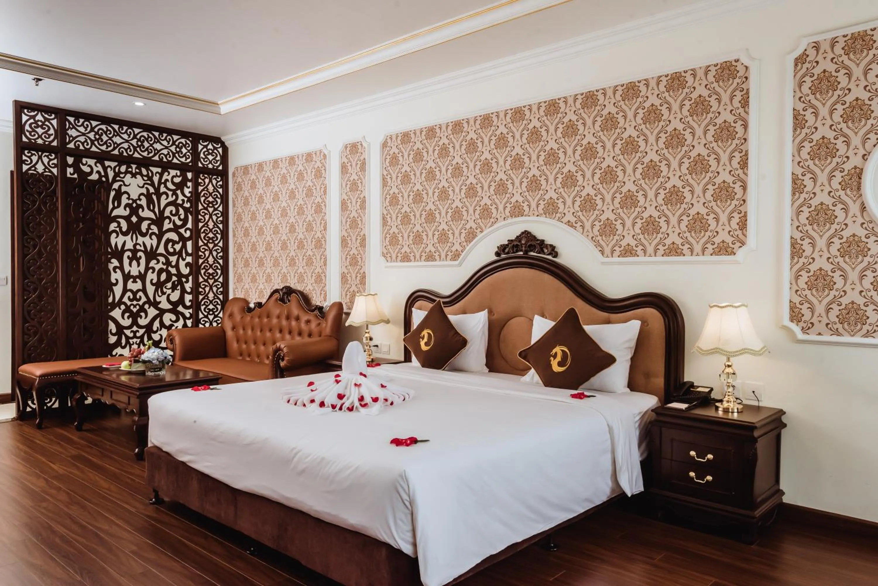 Bed in Dragon Legend Hotel