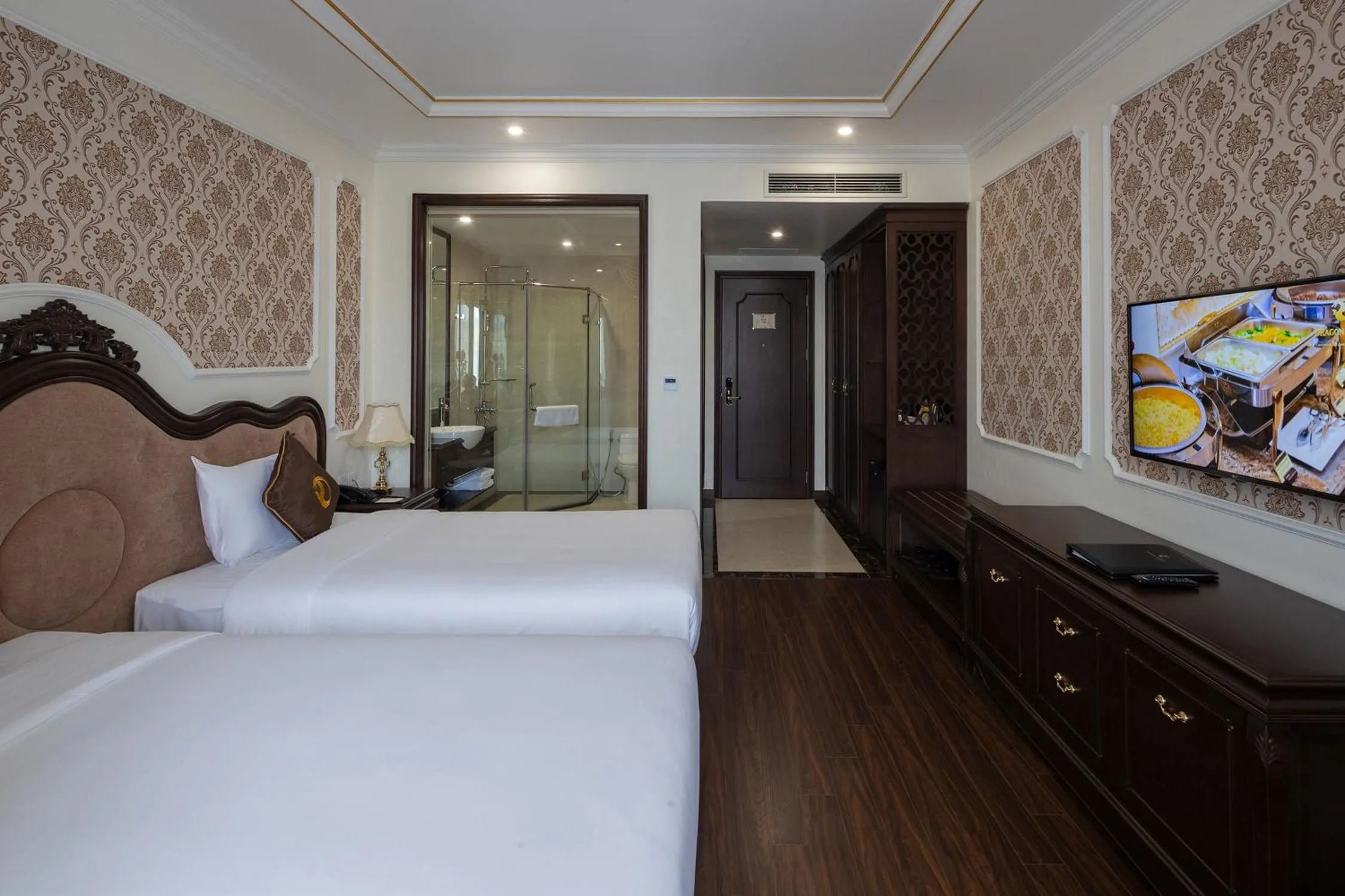 Bed in Dragon Legend Hotel