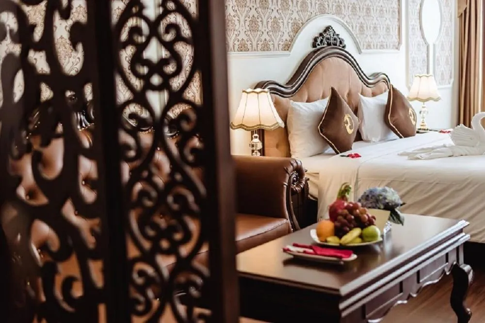 Bedroom, Bed in Dragon Legend Hotel