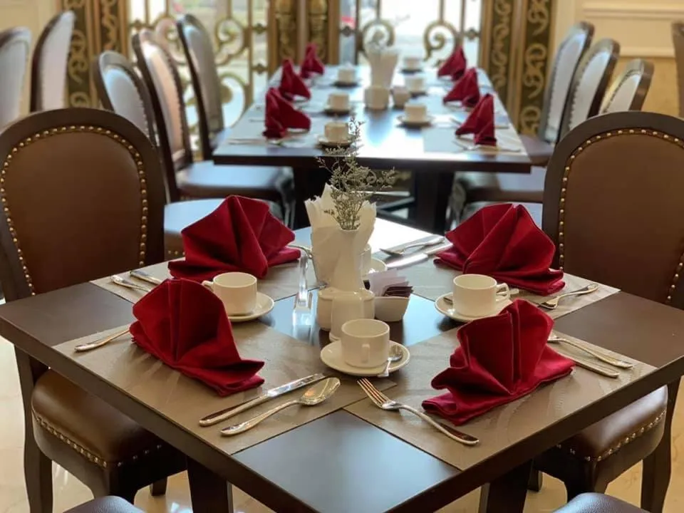 Restaurant/places to eat in Dragon Legend Hotel