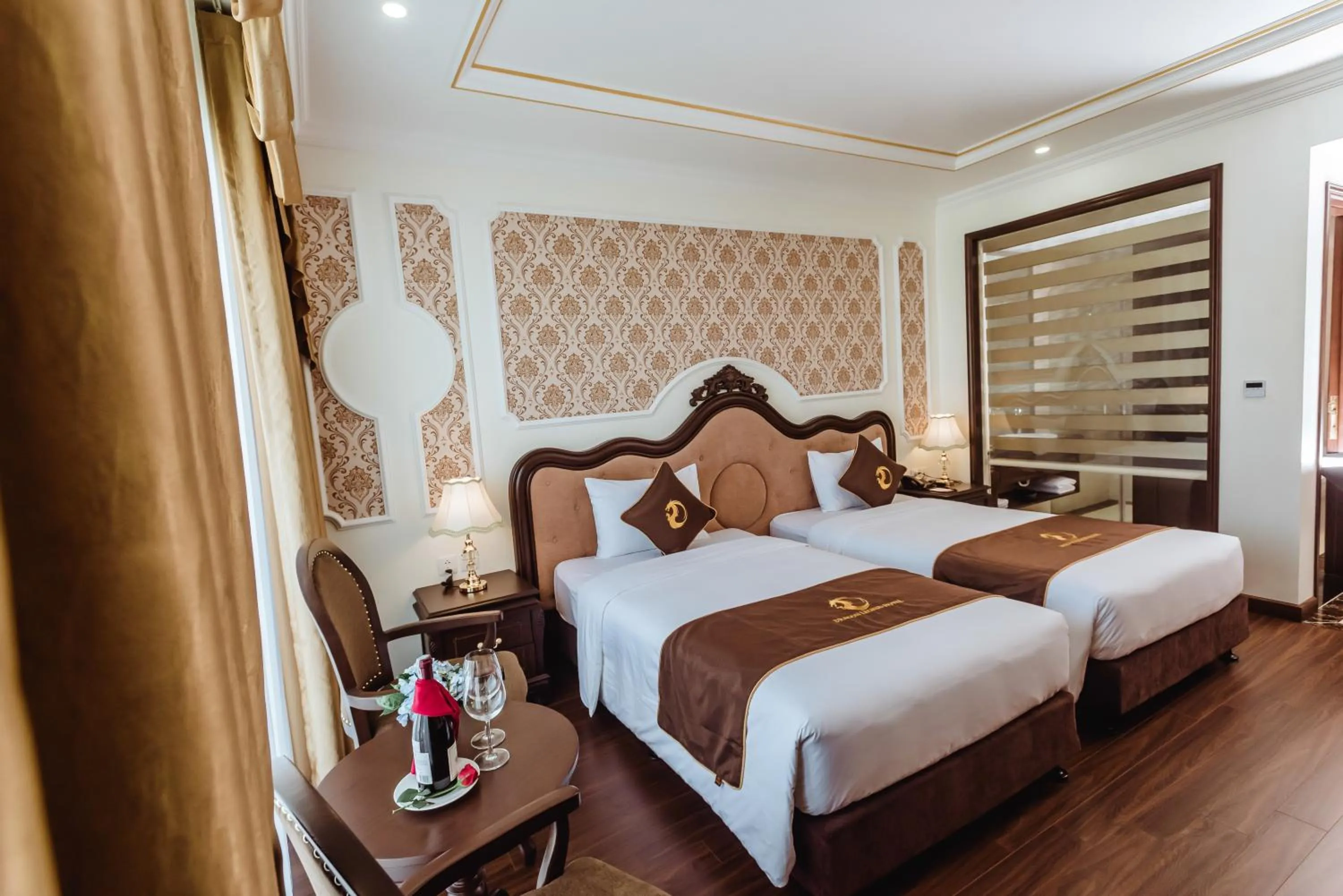 Bedroom, Bed in Dragon Legend Hotel