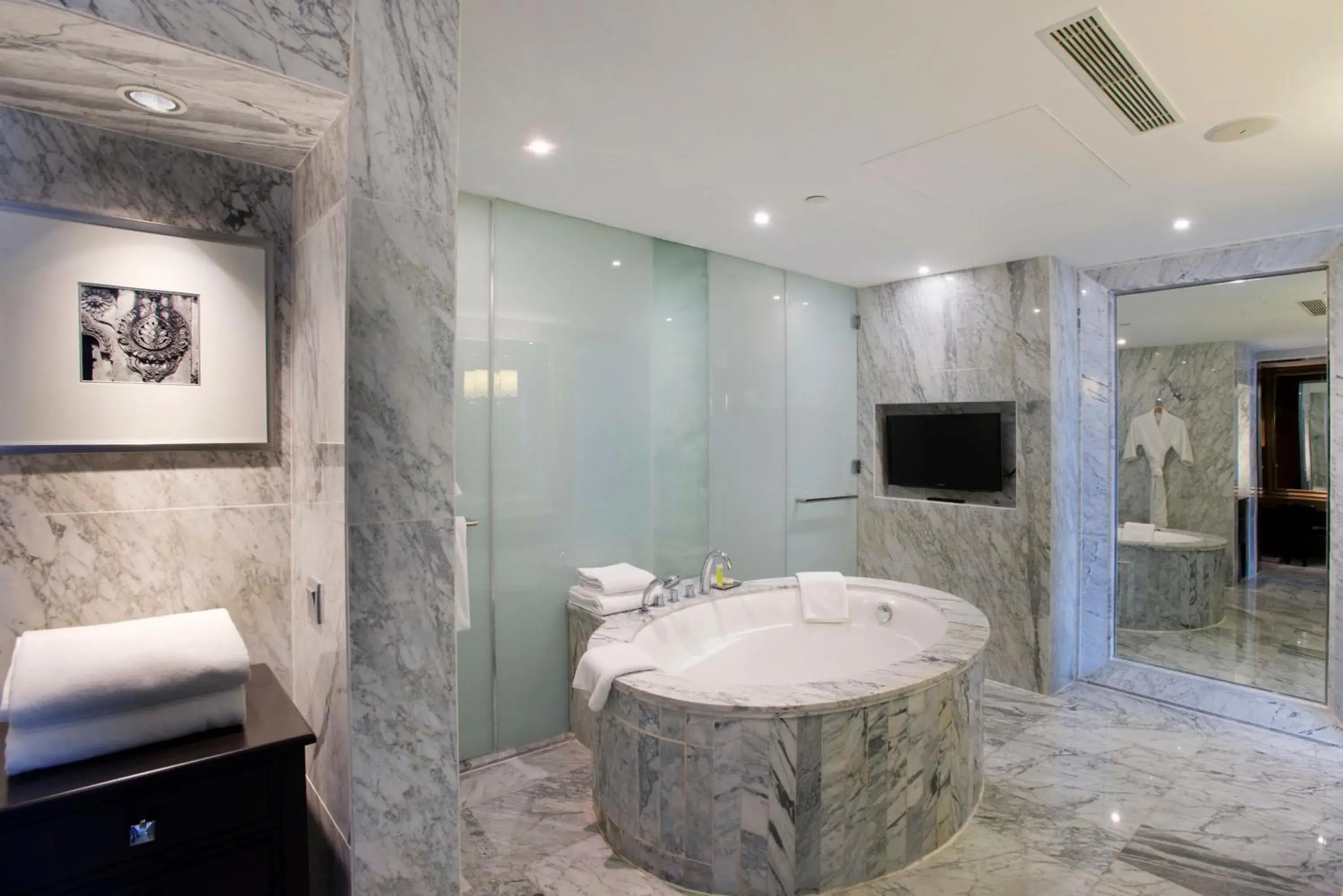 King Suite with 15% Discount on Food & Soft Beverages, 15% Discount on Spa & Confirmed late check out till 14:00 Hrs in Hyatt Regency Gurgaon King Suite with 15% Discount on Food & Soft Beverages, 15% Discount on Spa & Confirmed late check out till 14:00 Hrs in Hyatt Regency Gurgaon