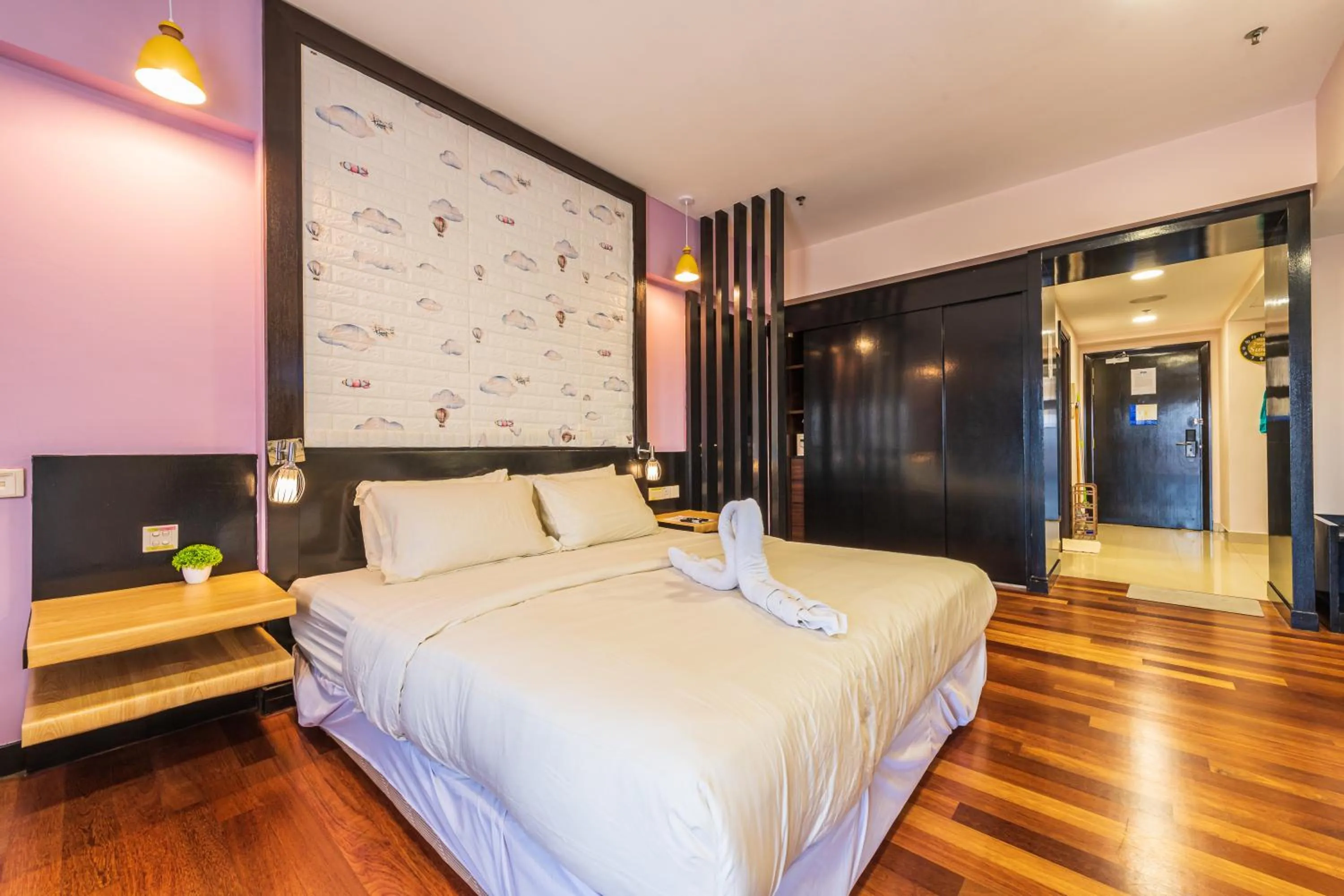 Bed in Resort Suites Pyramid & Lagoon