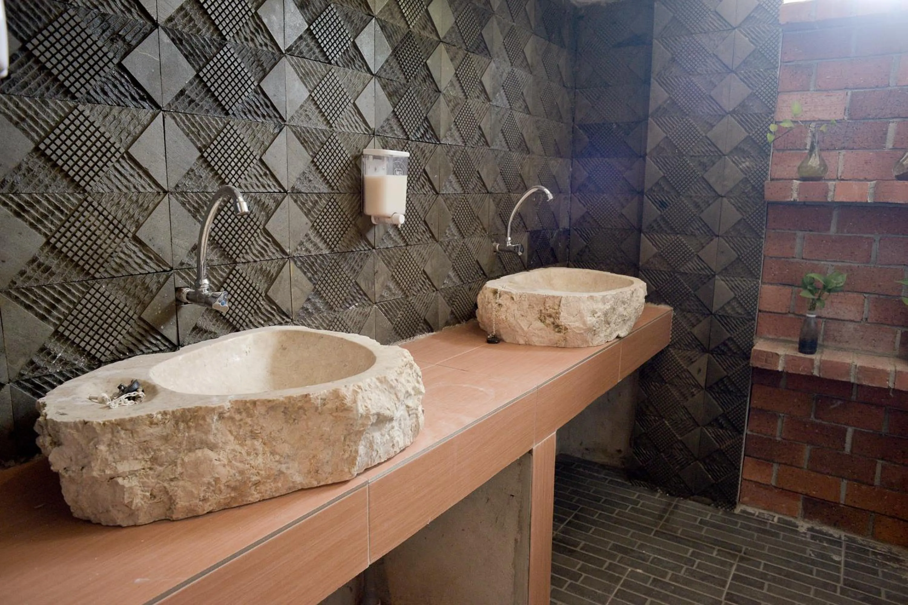 Restaurant/places to eat in The Serai Cottage Downtown Hotel