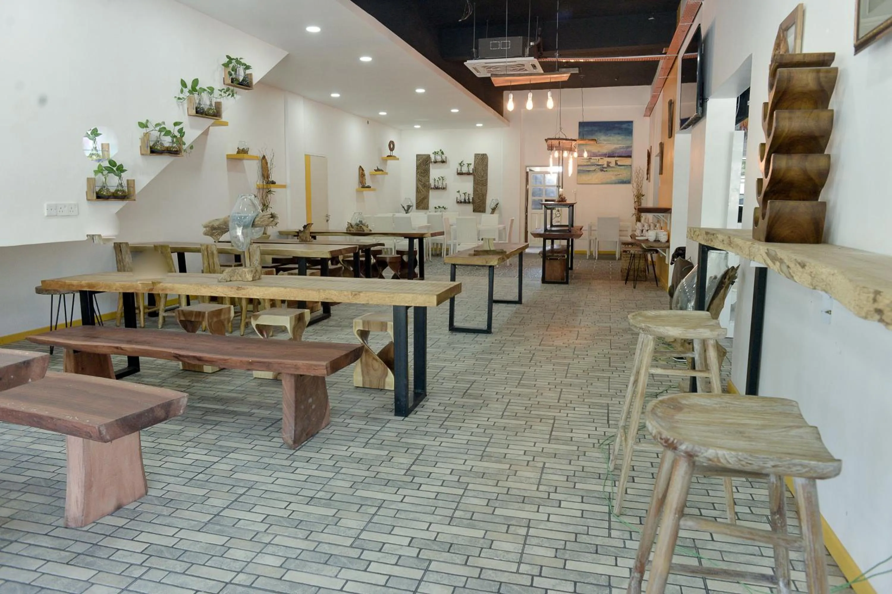 Restaurant/places to eat in The Serai Cottage Downtown Hotel