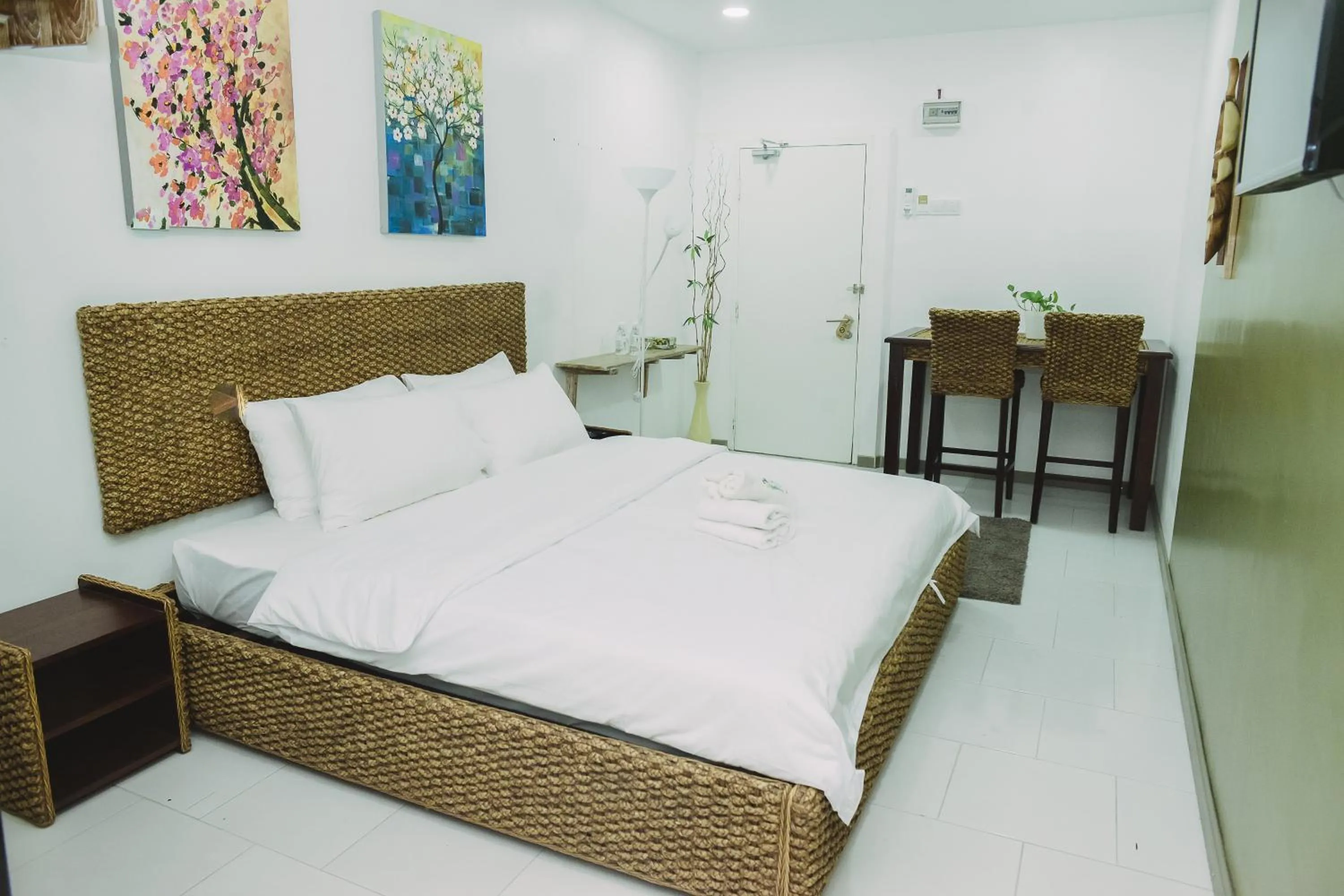 Bed in The Serai Cottage Downtown Hotel