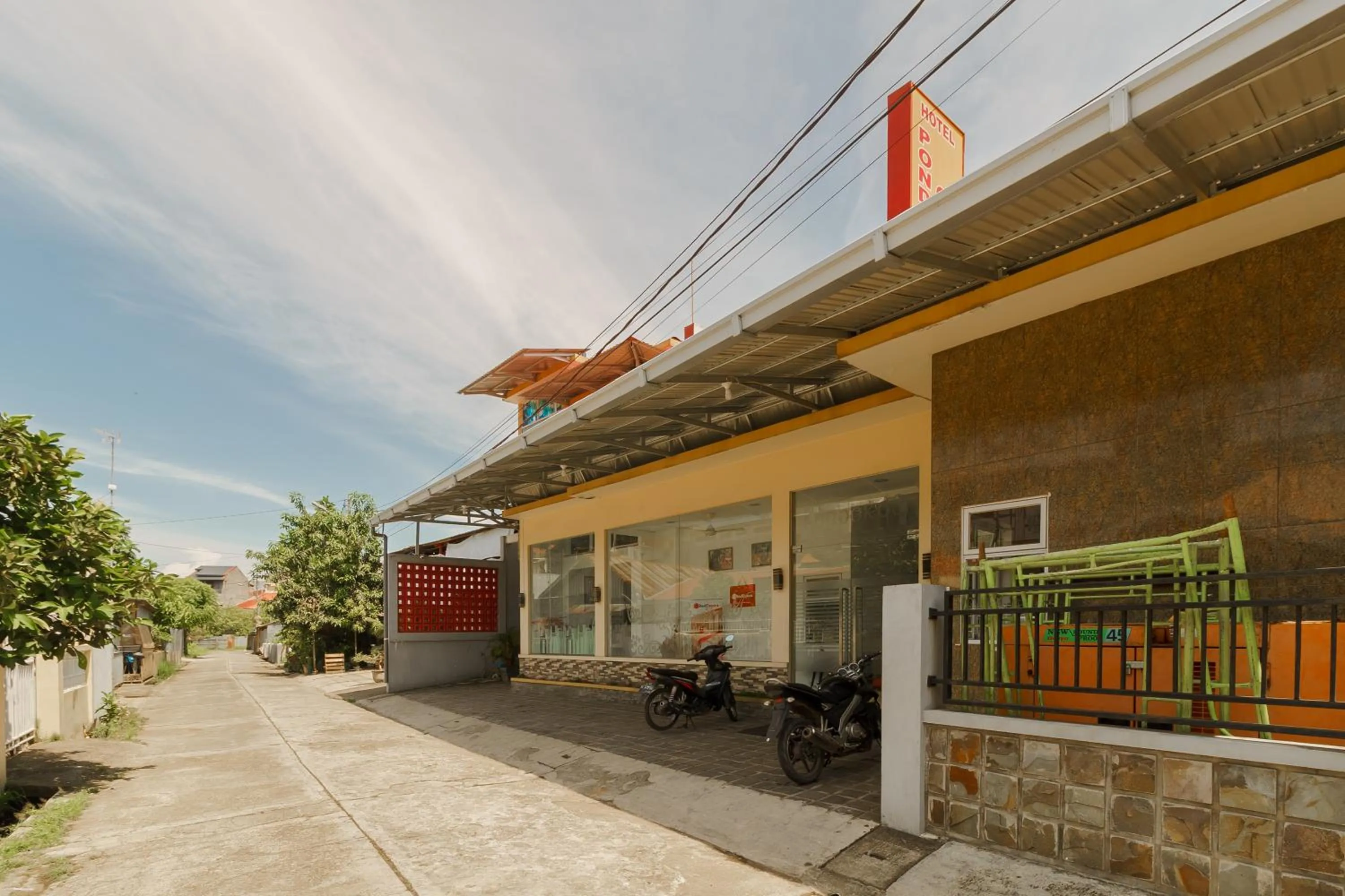 Facade/entrance in RedDoorz Syariah near Jembatan Siti Nurbaya Padang