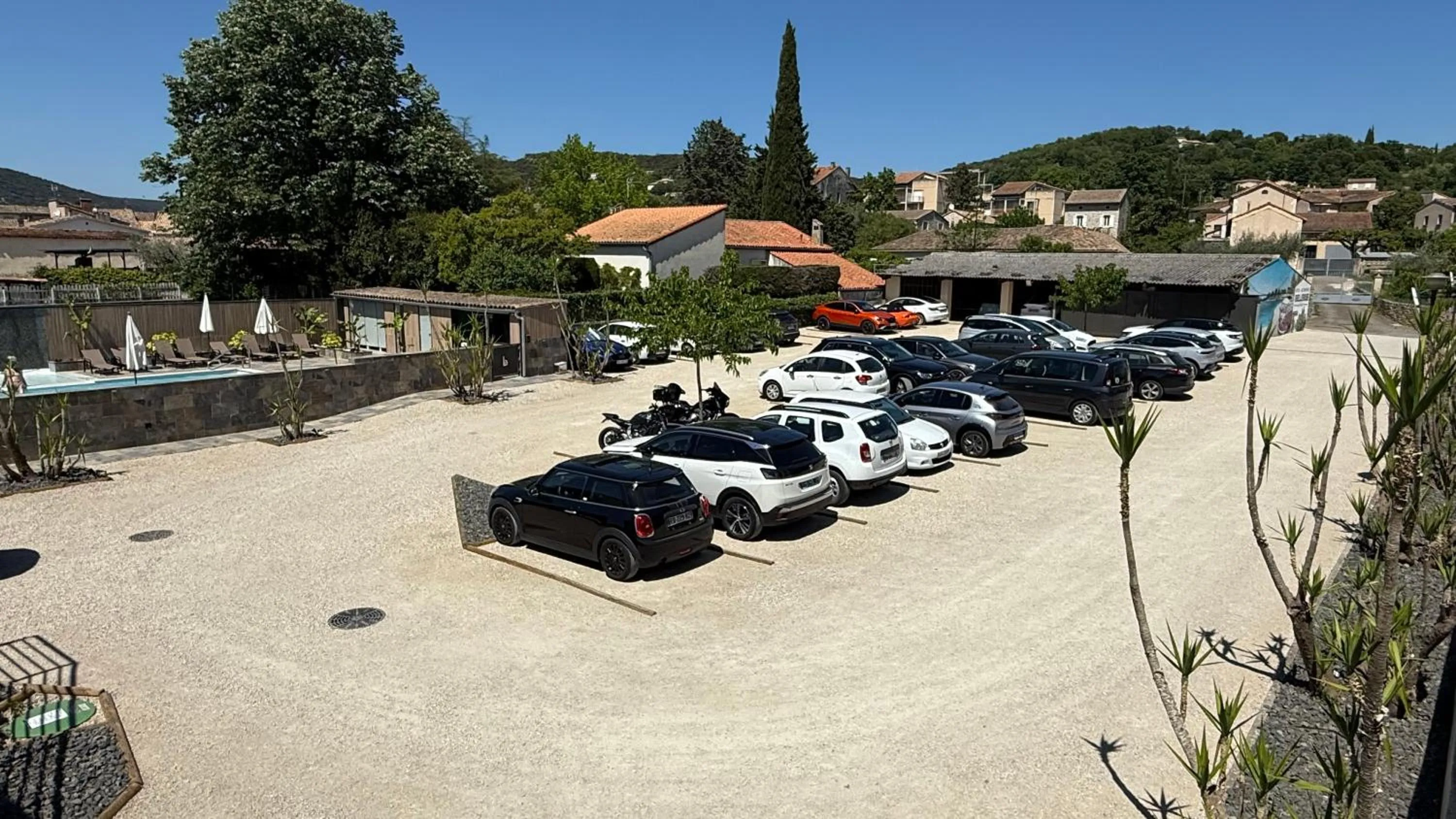Parking in Logis Hôtel Restaurant Bellevue