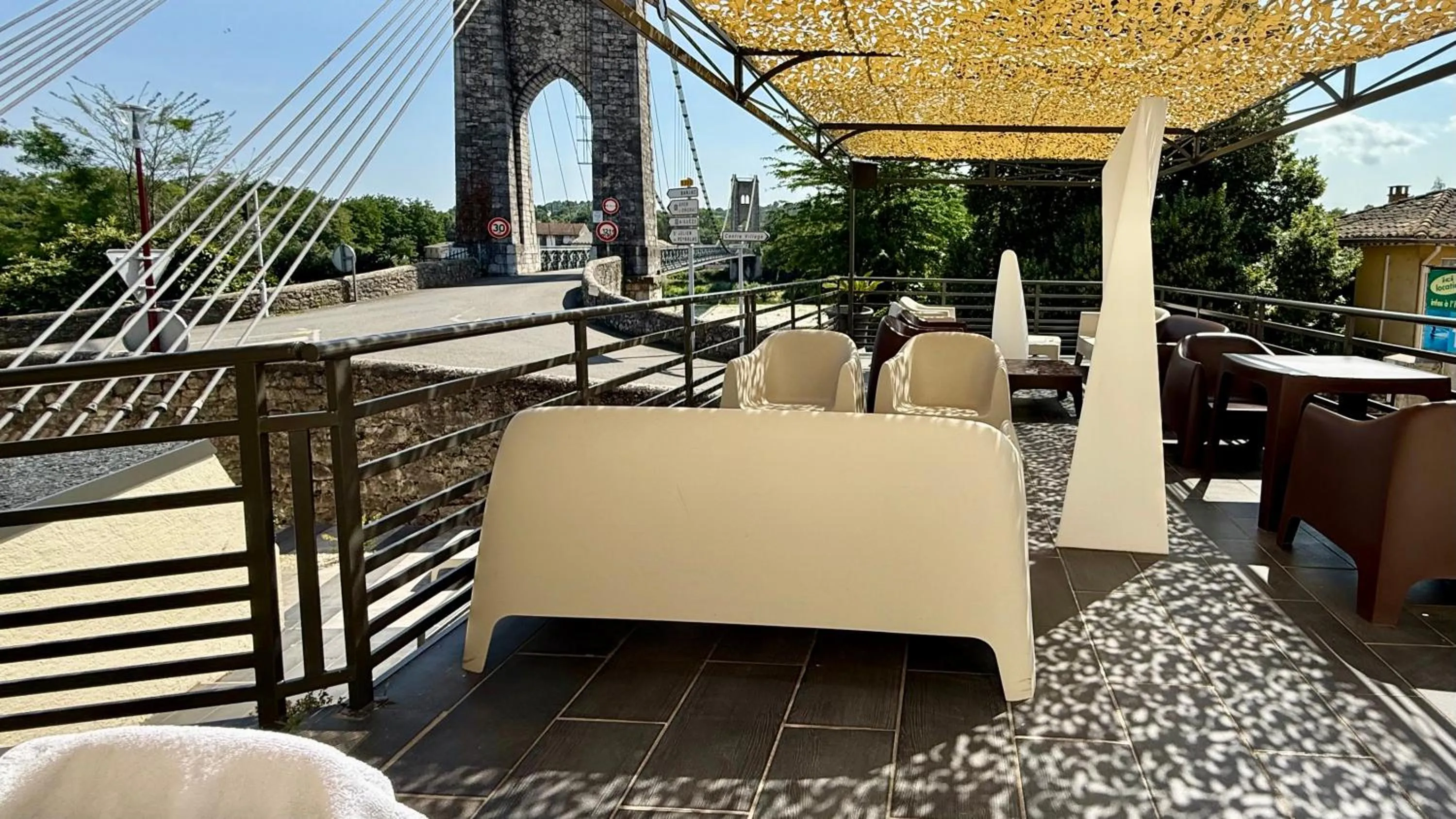 Patio in Logis Hôtel Restaurant Bellevue