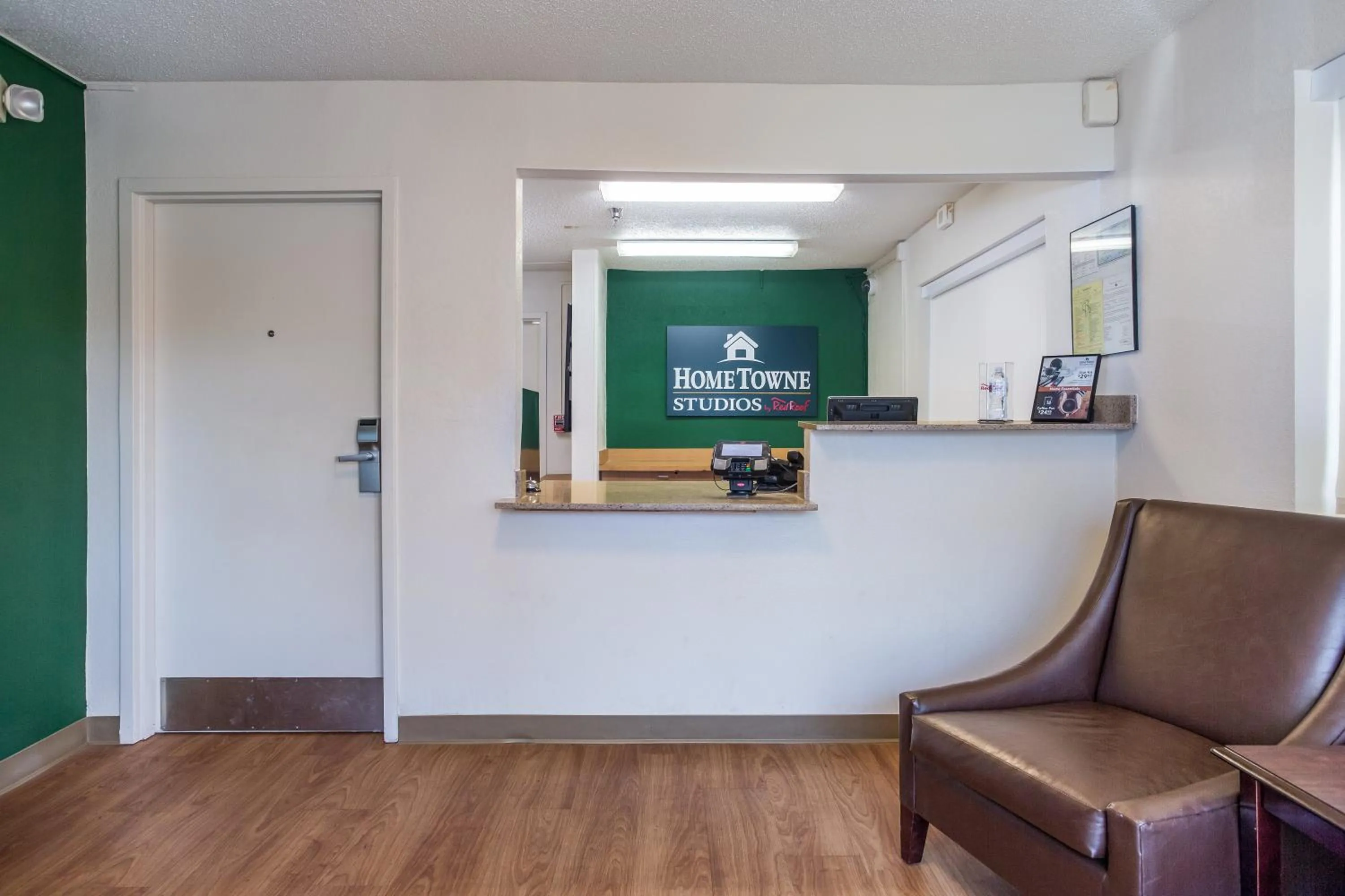Lobby or reception, Lobby/Reception in HomeTowne Studios by Red Roof Nashville - Airport/Briley Pkwy