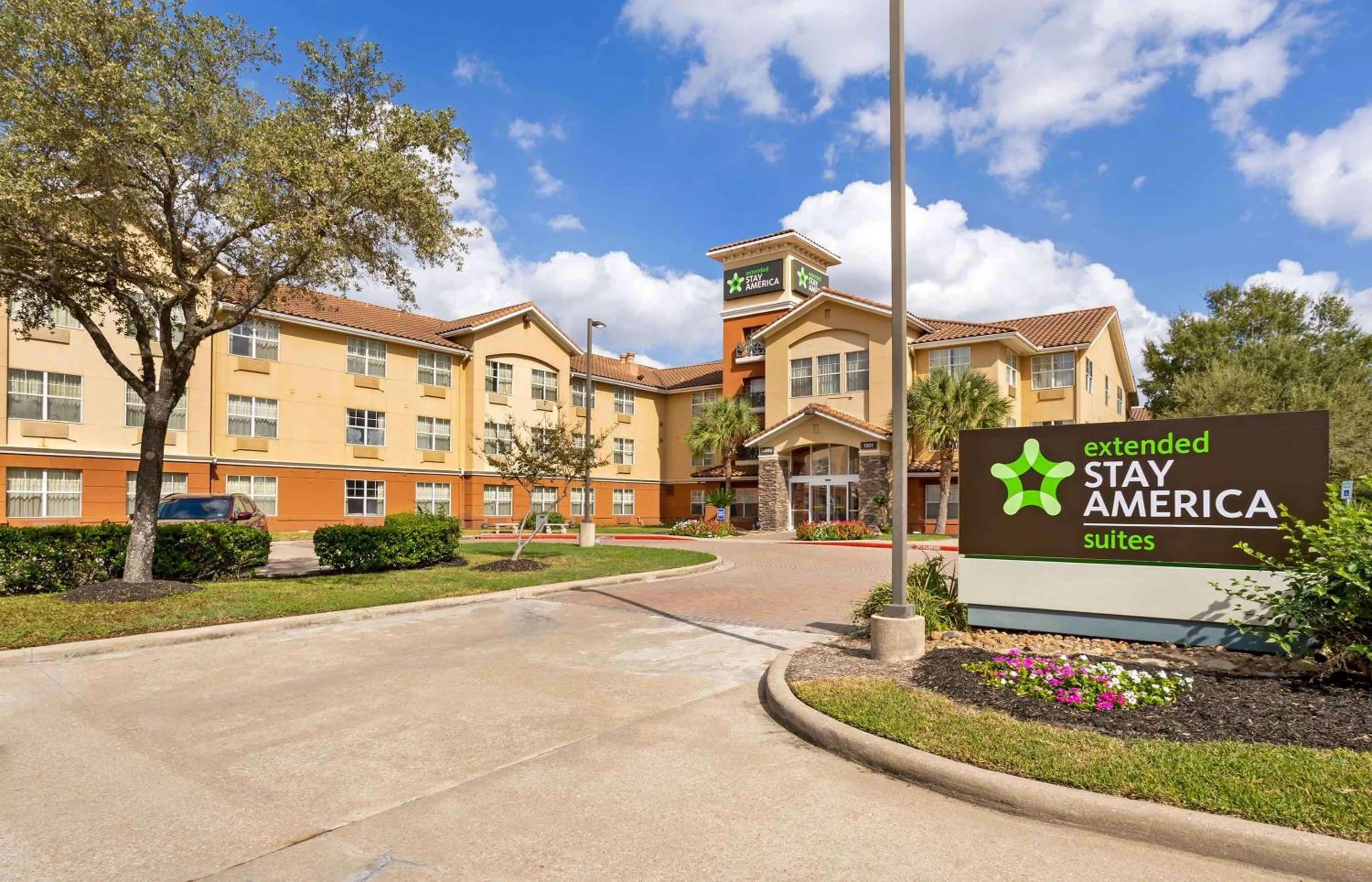 Property building in Extended Stay America Suites - Houston - Med Ctr - NRG Park - Braeswood Blvd