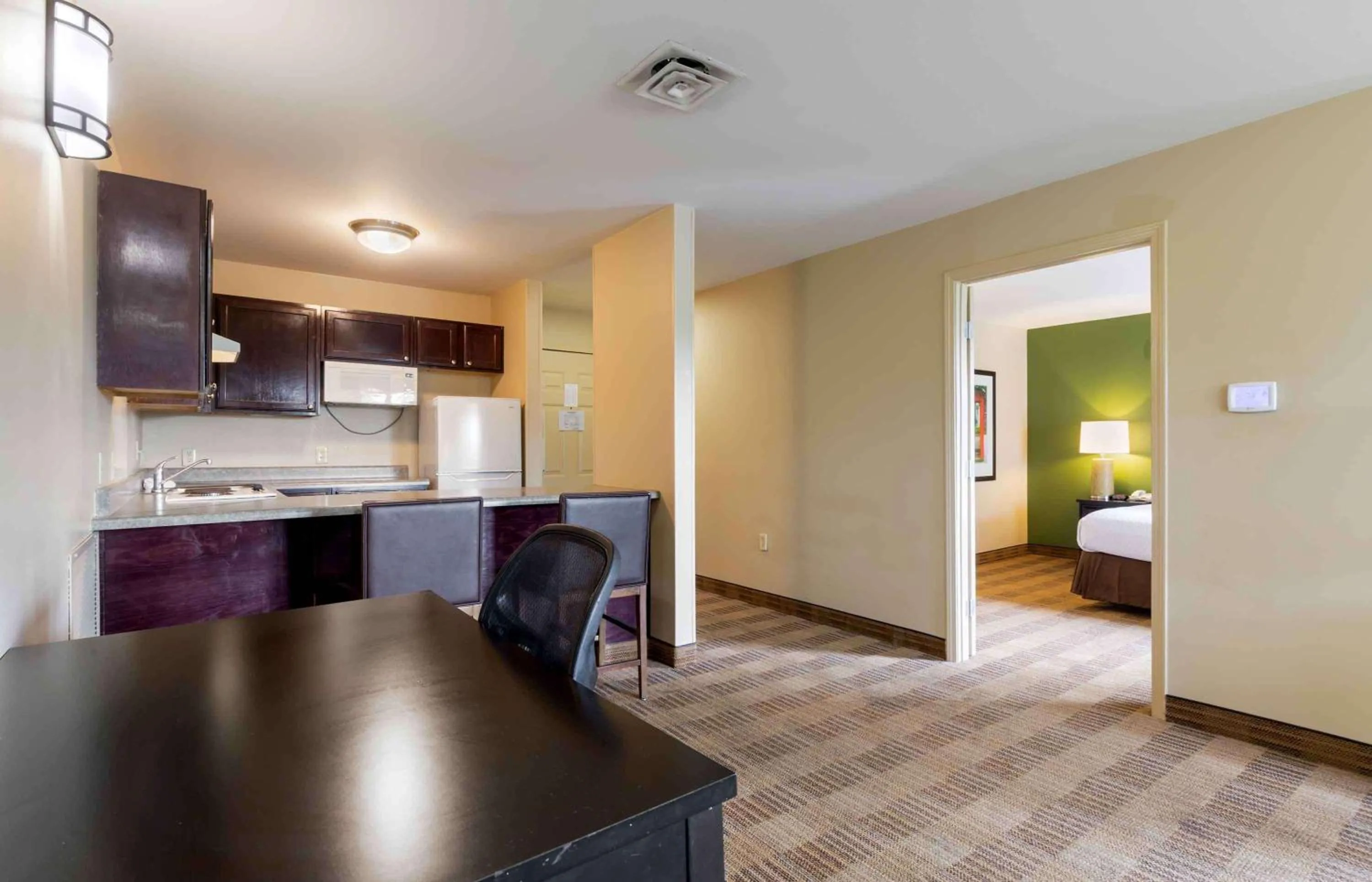 Bedroom in Extended Stay America Suites - Houston - Med Ctr - NRG Park - Braeswood Blvd