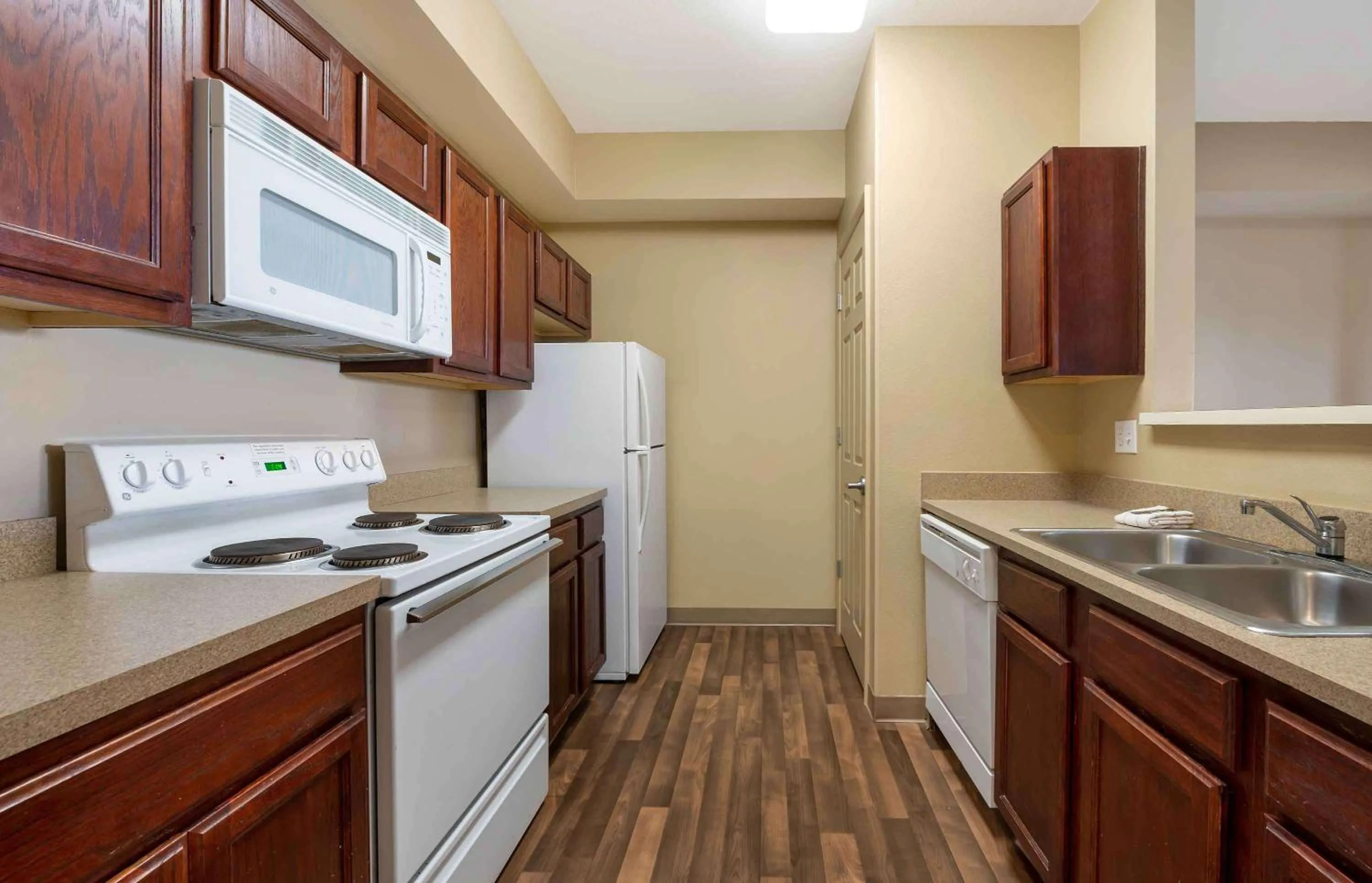 Kitchen or kitchenette in Extended Stay America Suites - Houston - Med Ctr - NRG Park - Braeswood Blvd