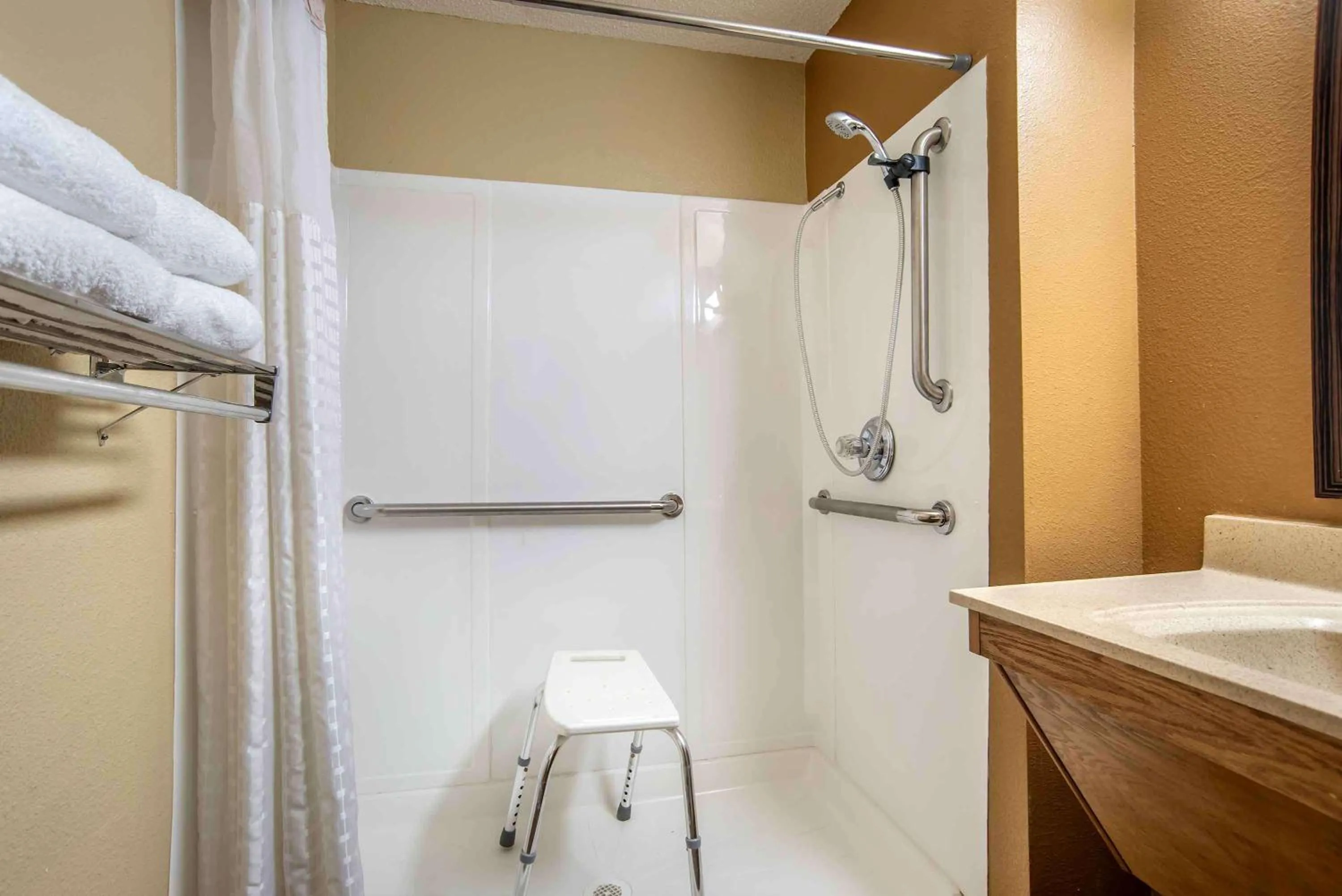 Bathroom in Suburban Studios Montgomery East I-85