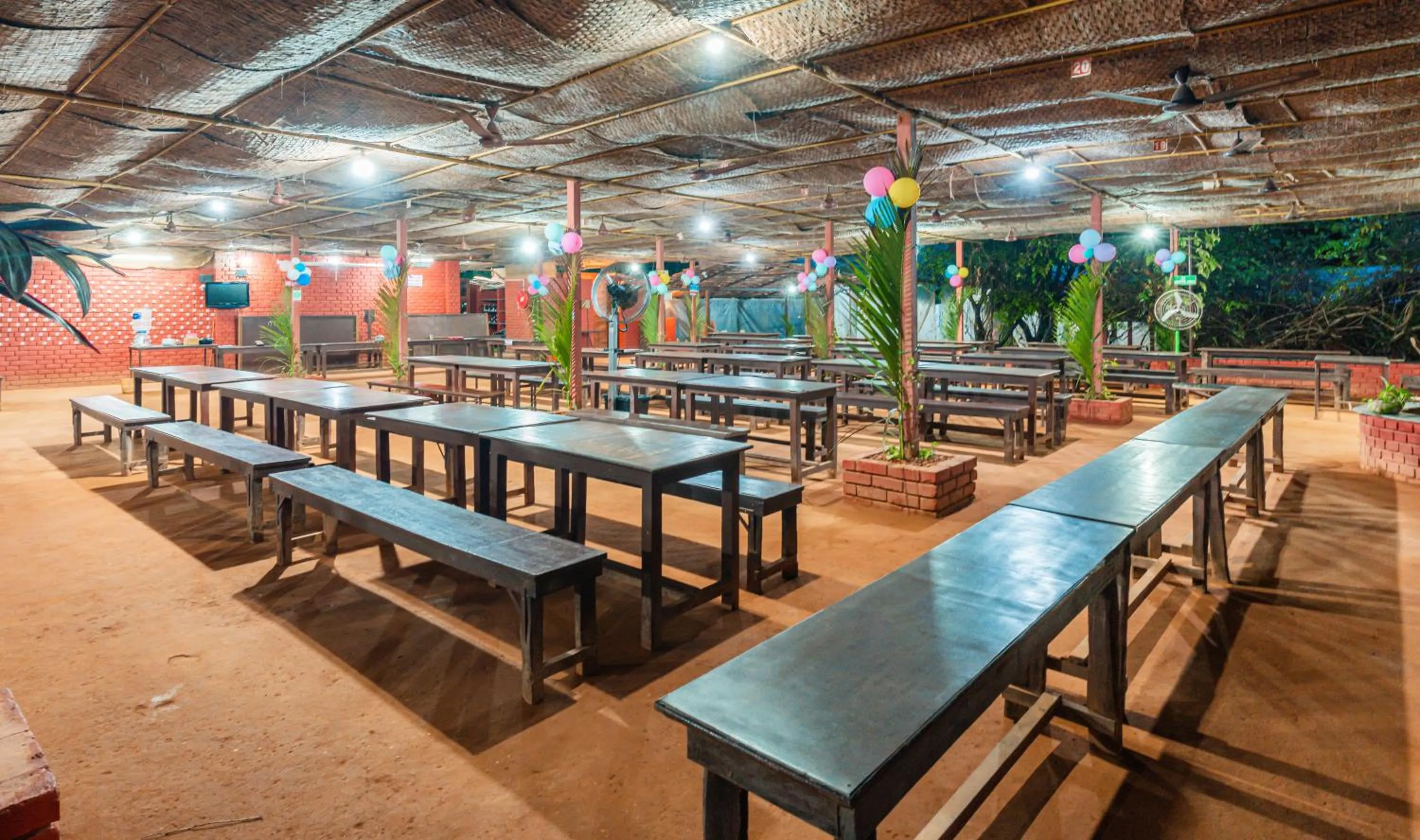 Restaurant/places to eat in Treebo Rock Valley