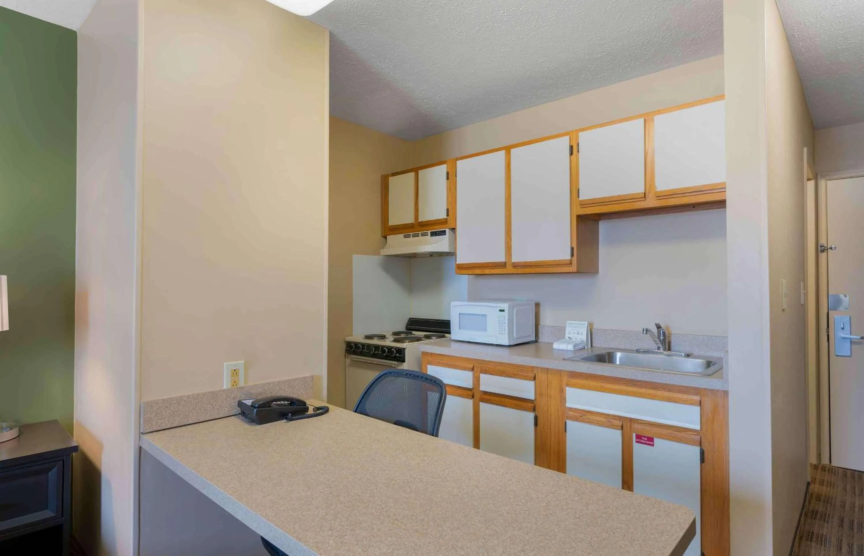 Kitchen or kitchenette in Extended Stay America Select Suites - Atlanta - Kennesaw Chastain Rd