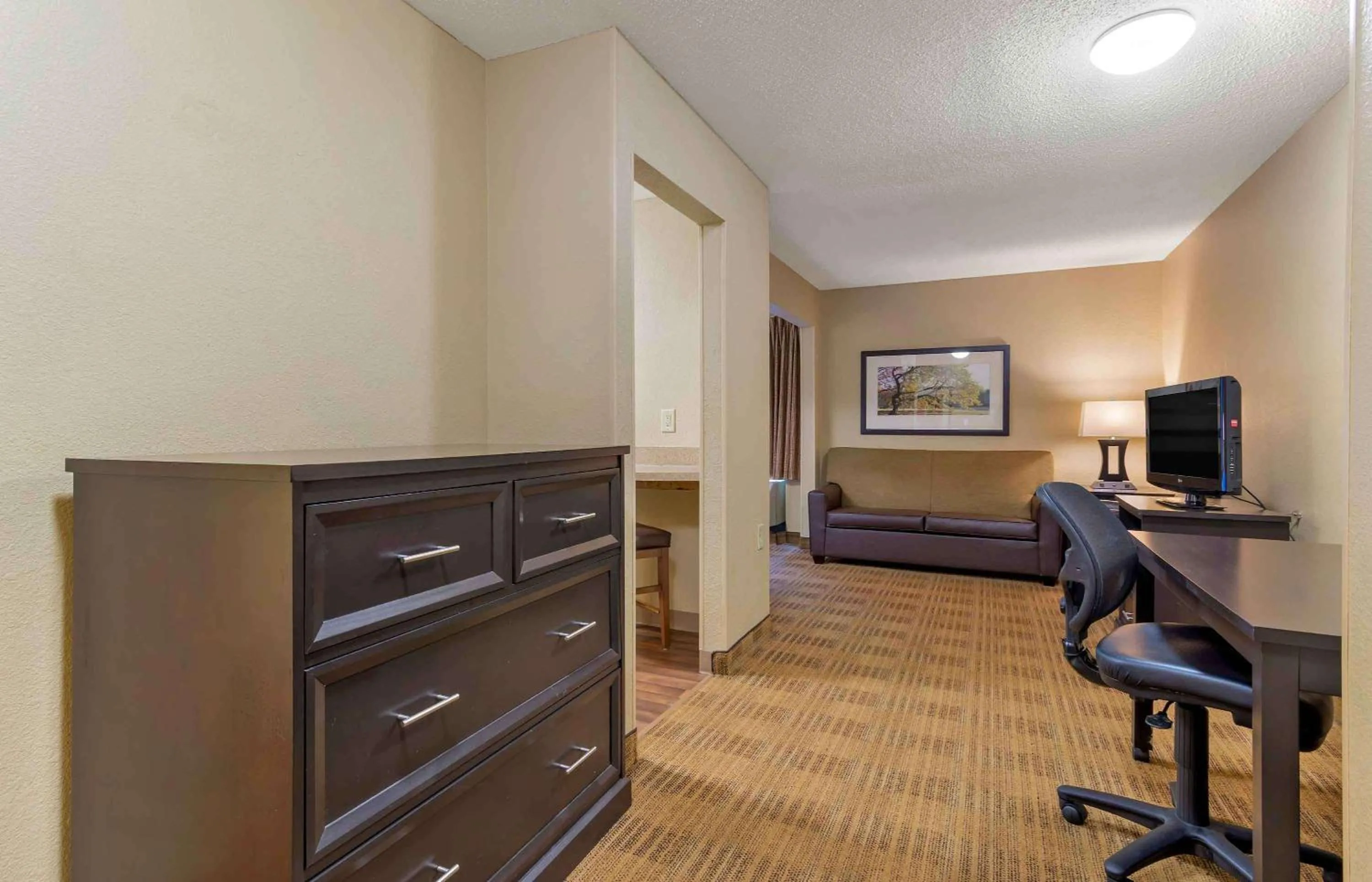Bedroom in Extended Stay America Select Suites - Atlanta - Kennesaw Chastain Rd
