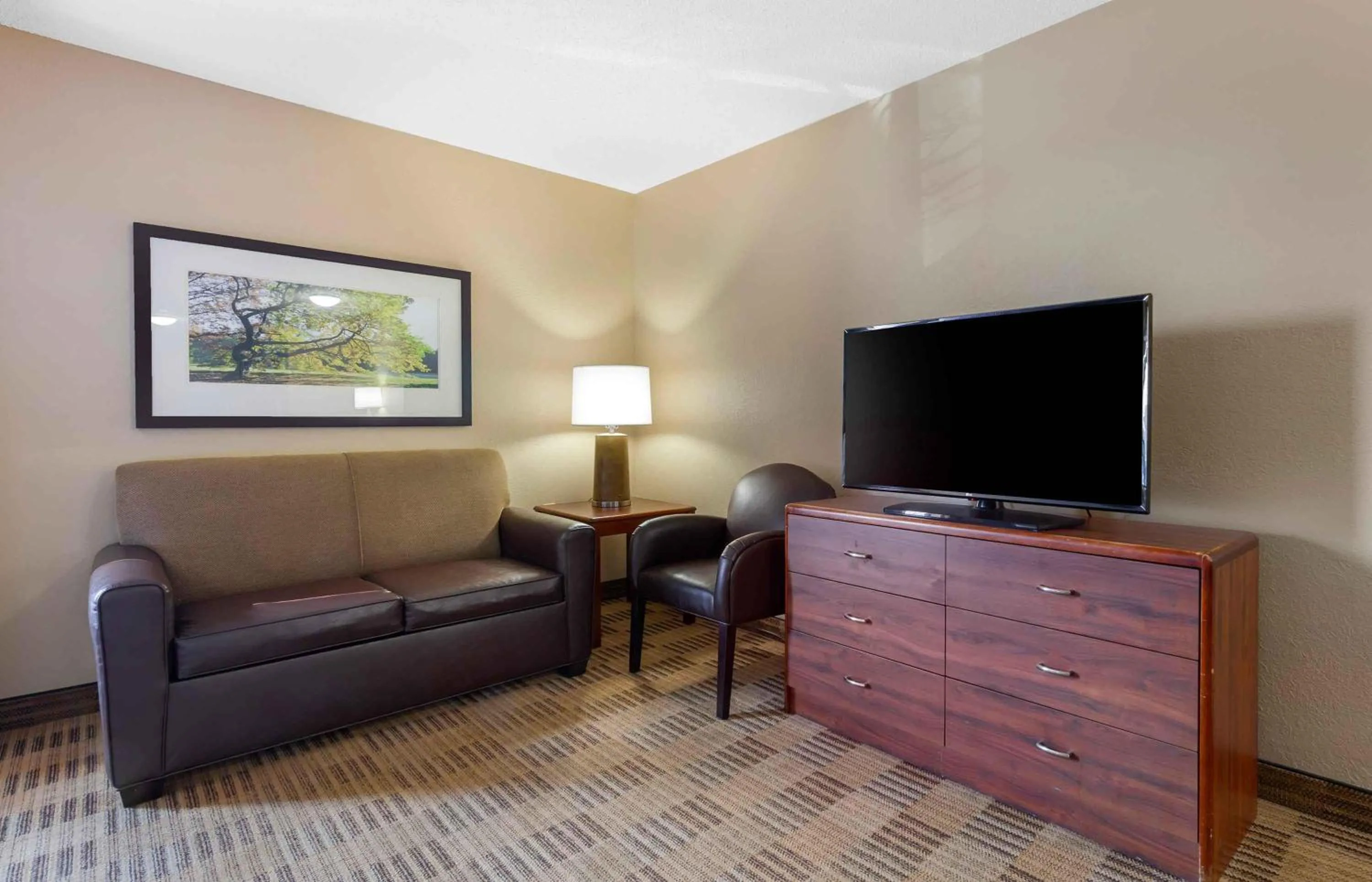 Bedroom in Extended Stay America Suites - Houston - Westchase - Westheimer