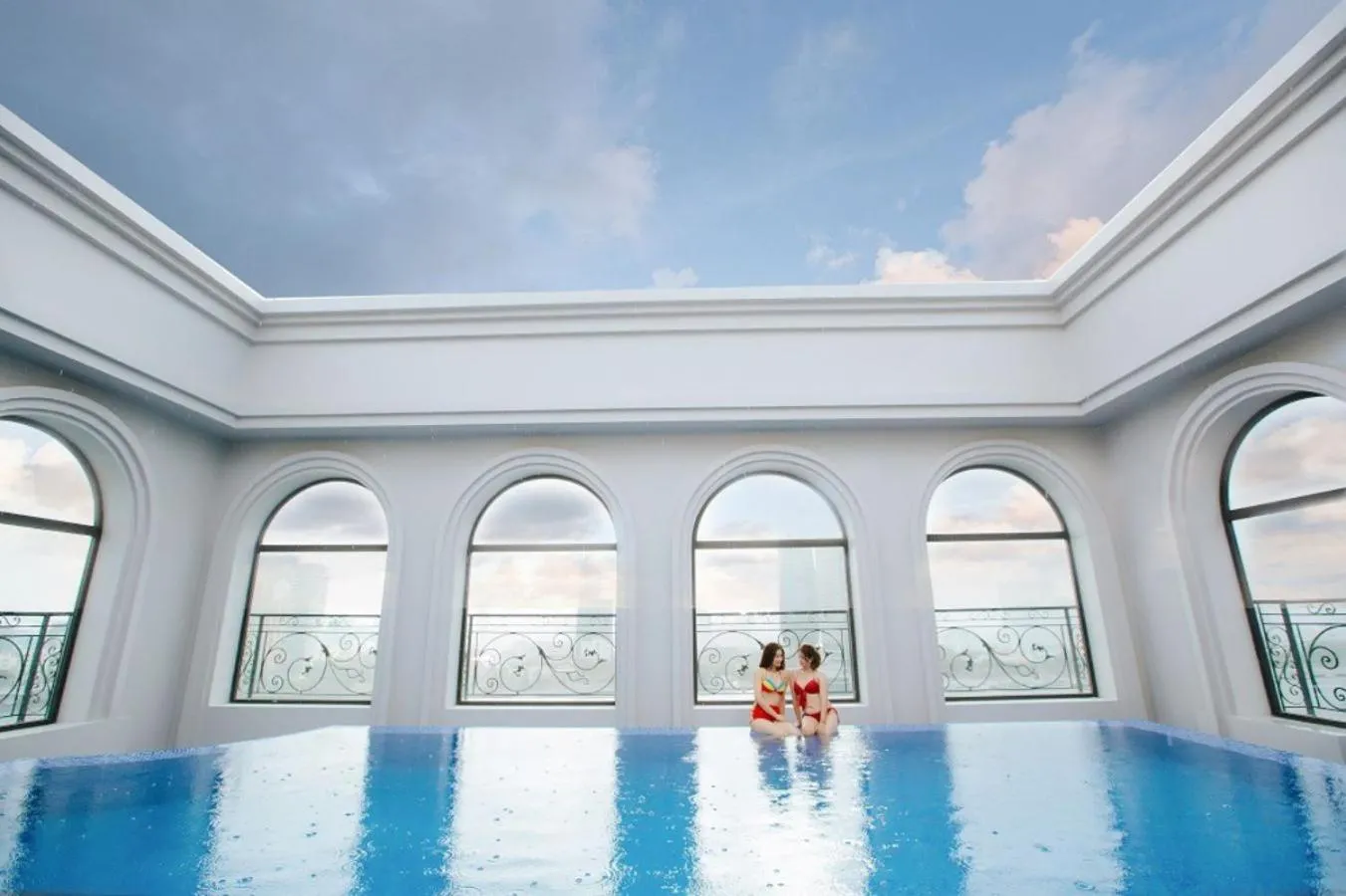 Swimming pool in Glamour Hotel Da Nang