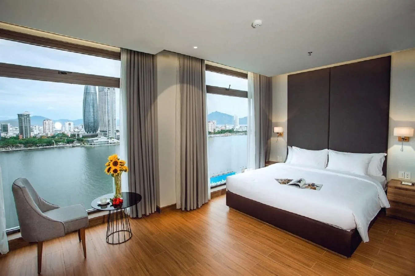 View (from property/room), Bed in Glamour Hotel Da Nang