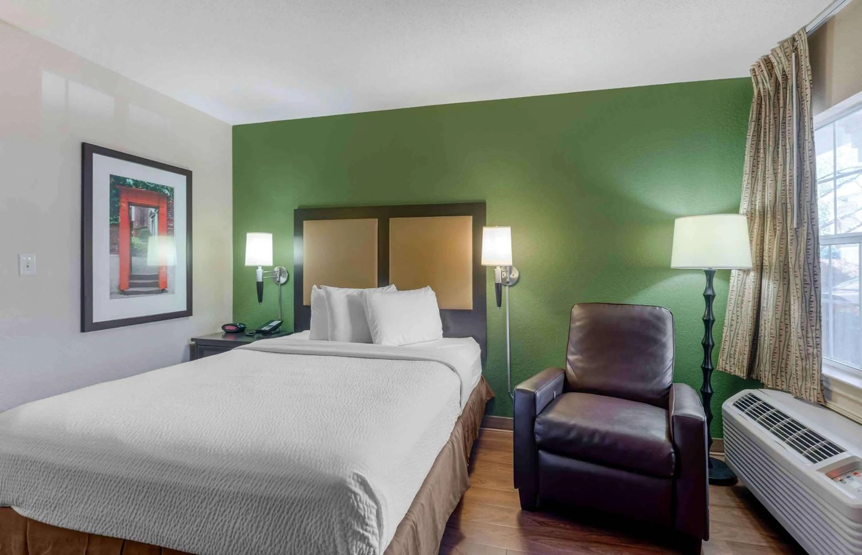 Bedroom, Bed in Extended Stay America Select Suites - Atlanta - Perimeter - Hammond Drive