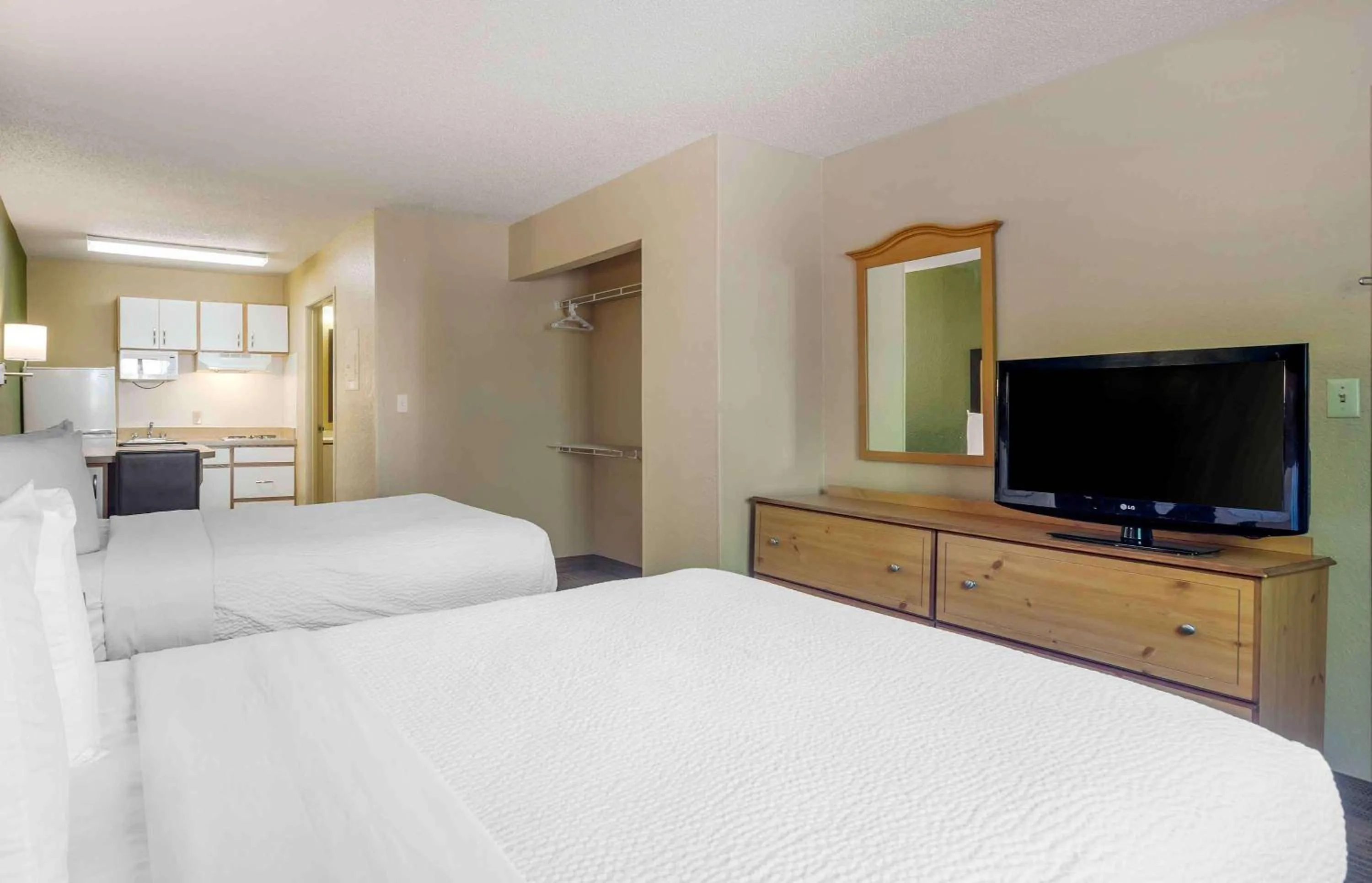 Bedroom, Bed in Extended Stay America Select Suites - Atlanta - Perimeter - Hammond Drive