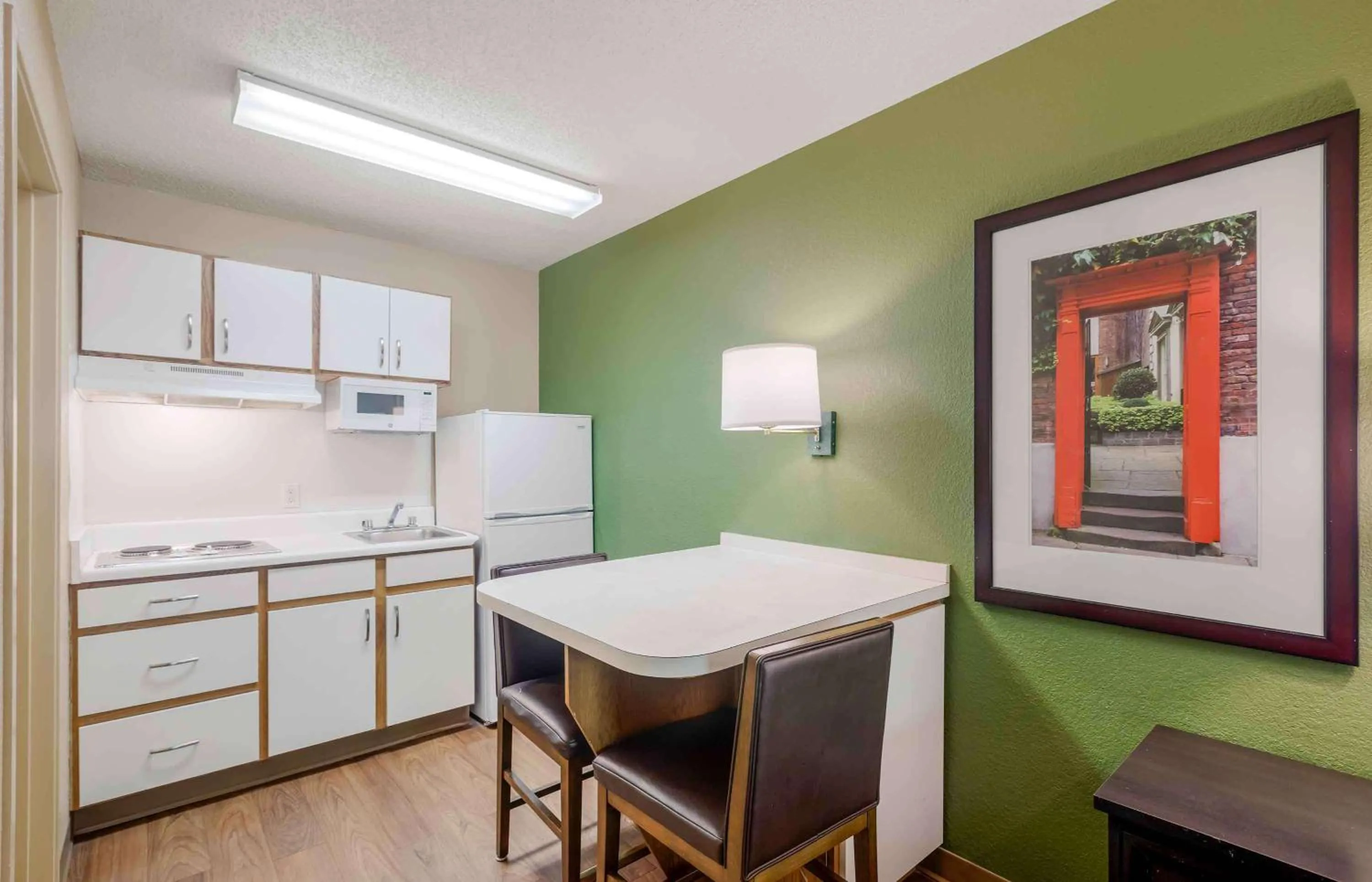 Kitchen or kitchenette in Extended Stay America Select Suites - Atlanta - Perimeter - Hammond Drive