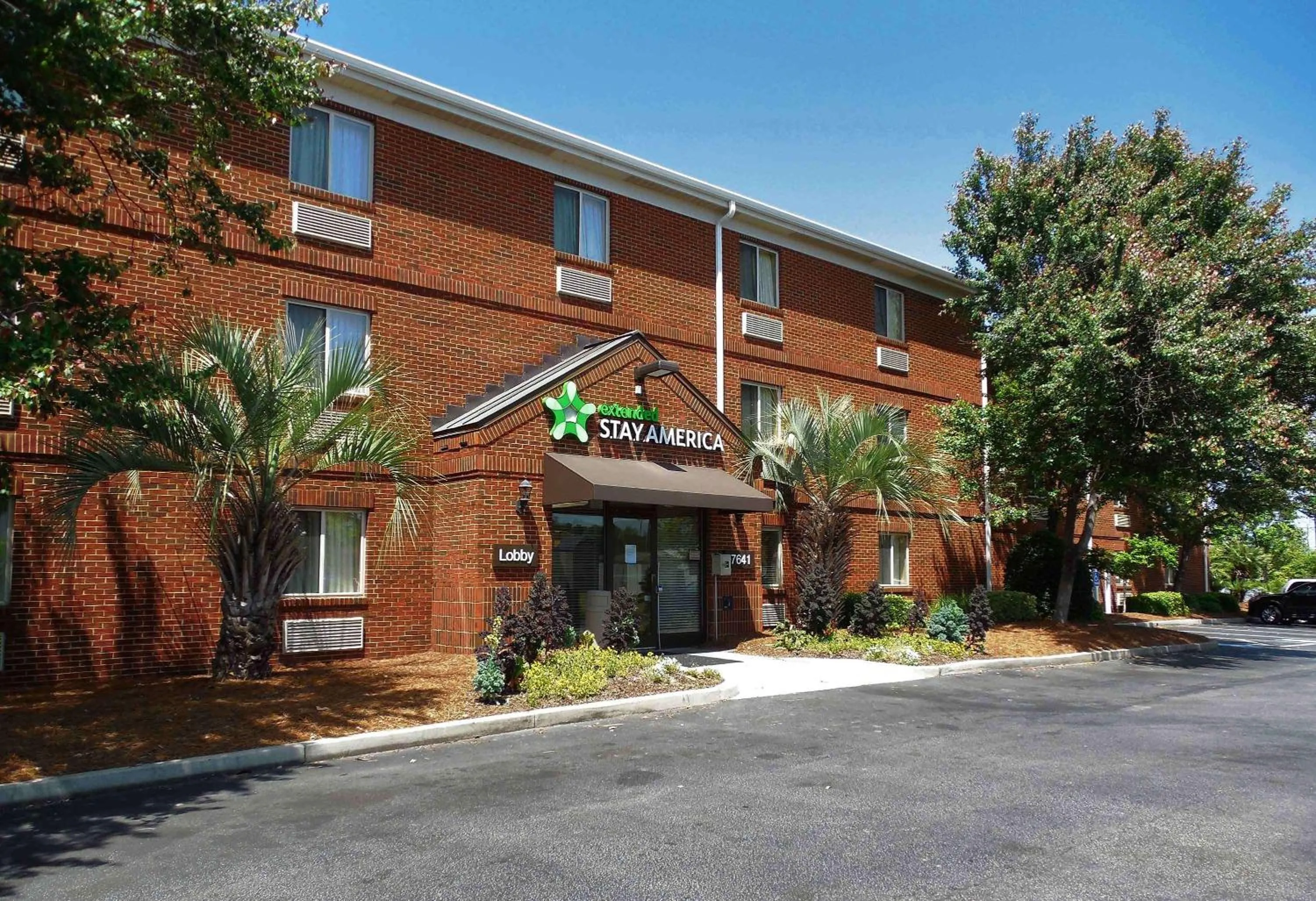 Property building in Extended Stay America Suites - Charleston - Northwoods Blvd