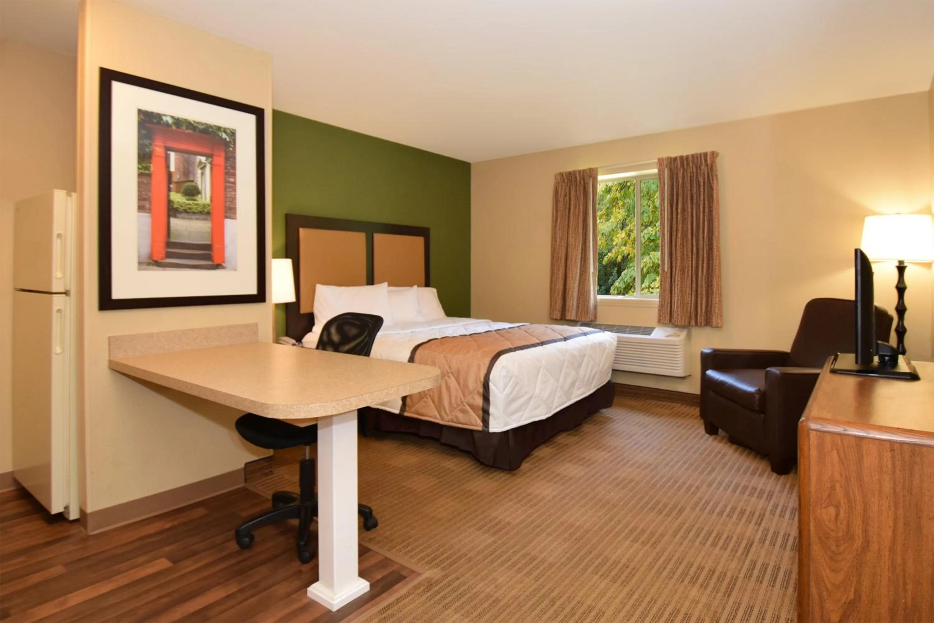 TV and multimedia, Bed in Extended Stay America Suites - Charleston - Northwoods Blvd