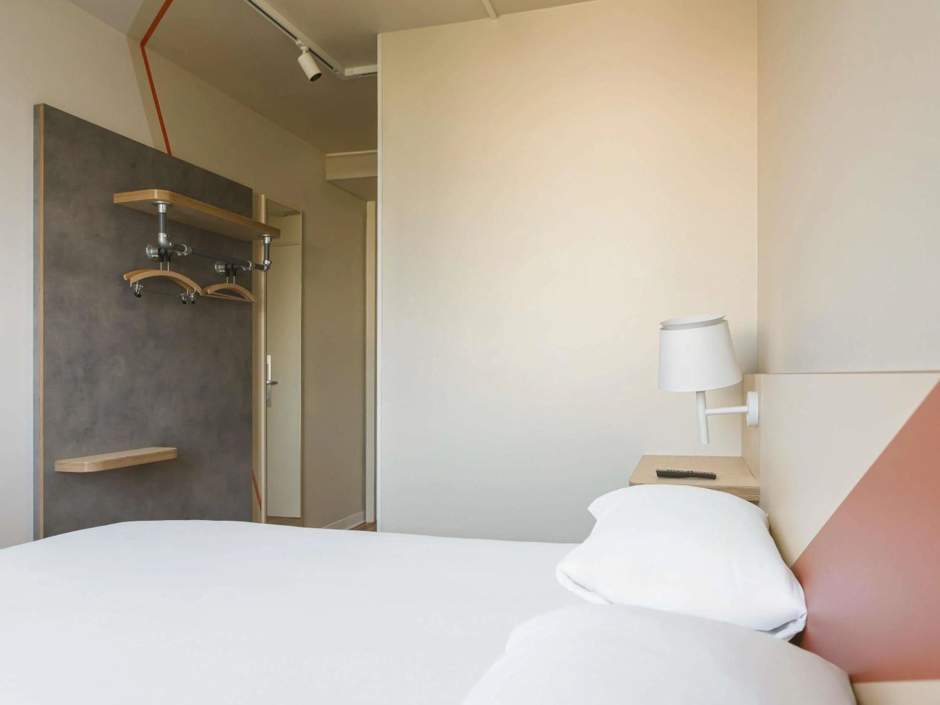 Bedroom, Bed in ibis budget Lyon Villeurbanne