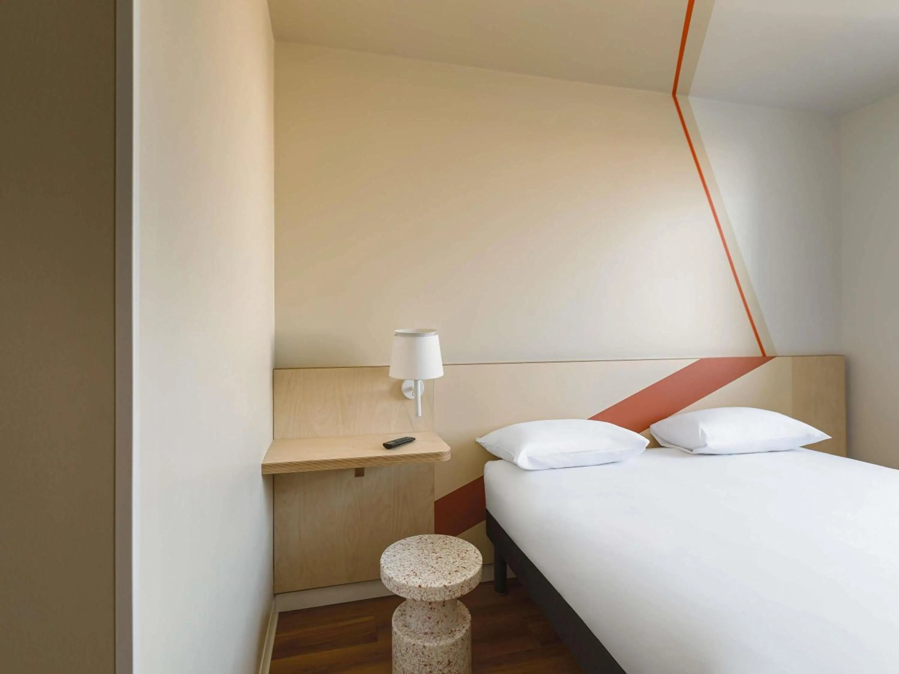 Bedroom, Bed in ibis budget Lyon Villeurbanne