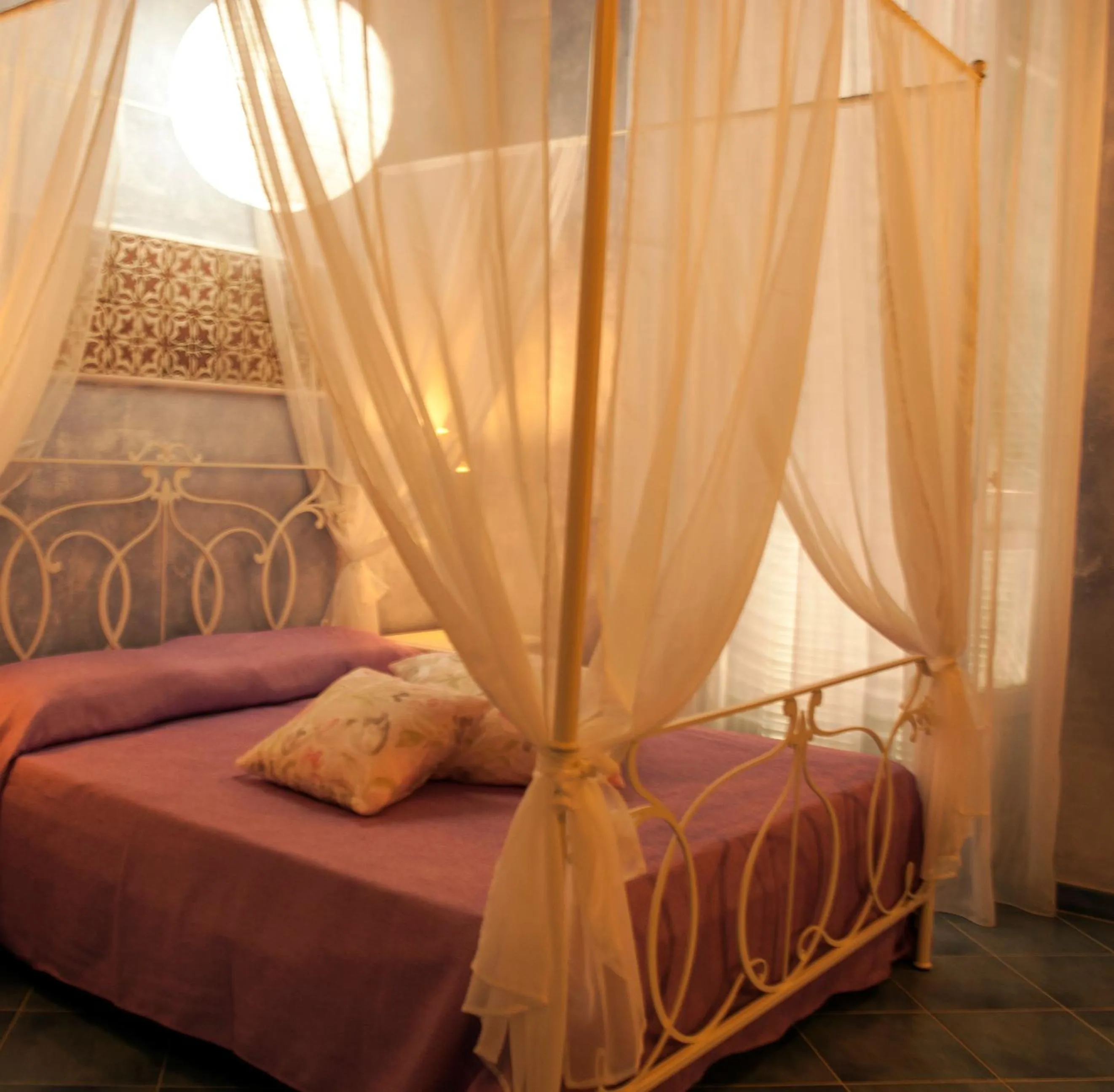 Bed in Blu Tropea Maison