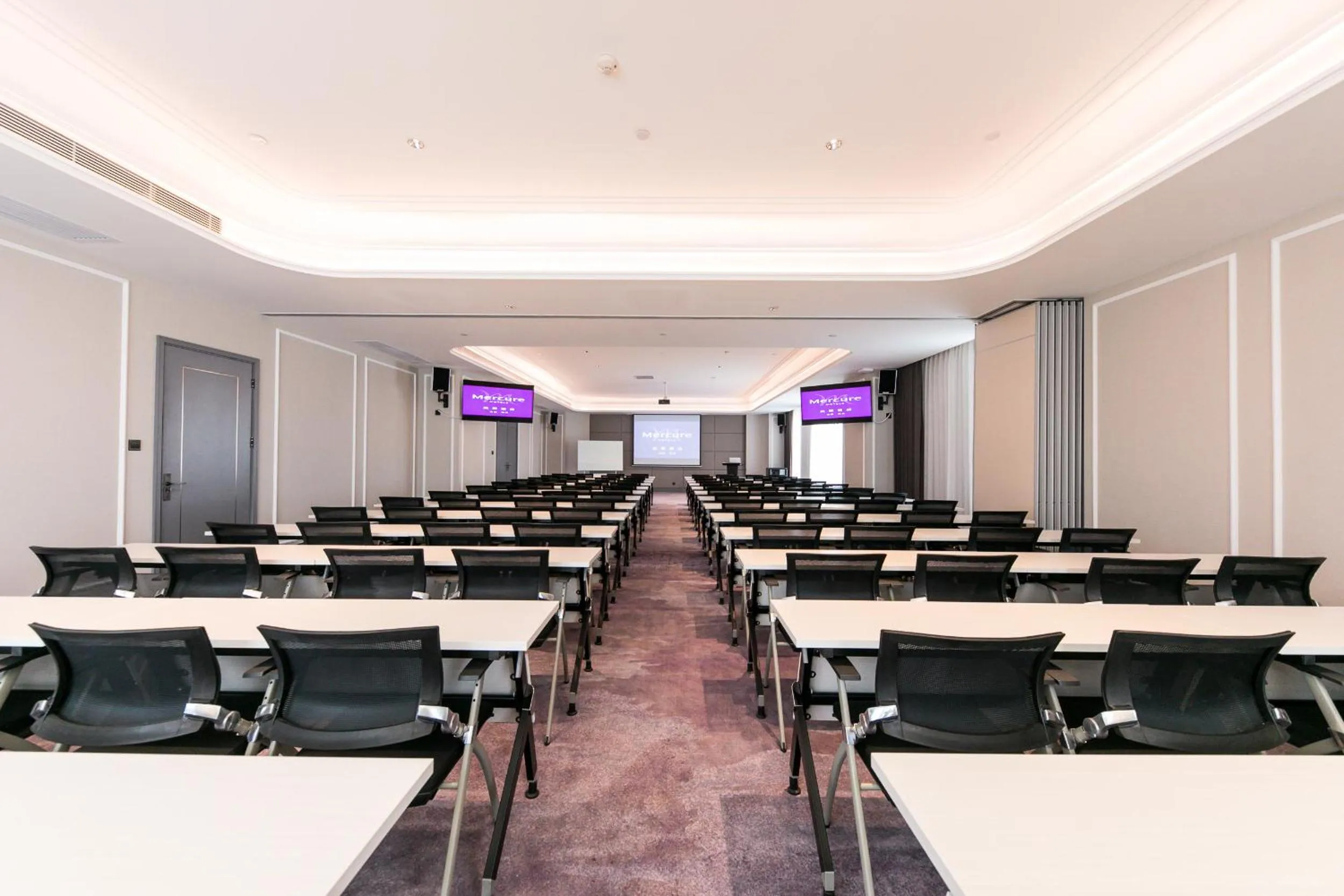 Meeting/conference room in Mercure Xi'an Qujiang