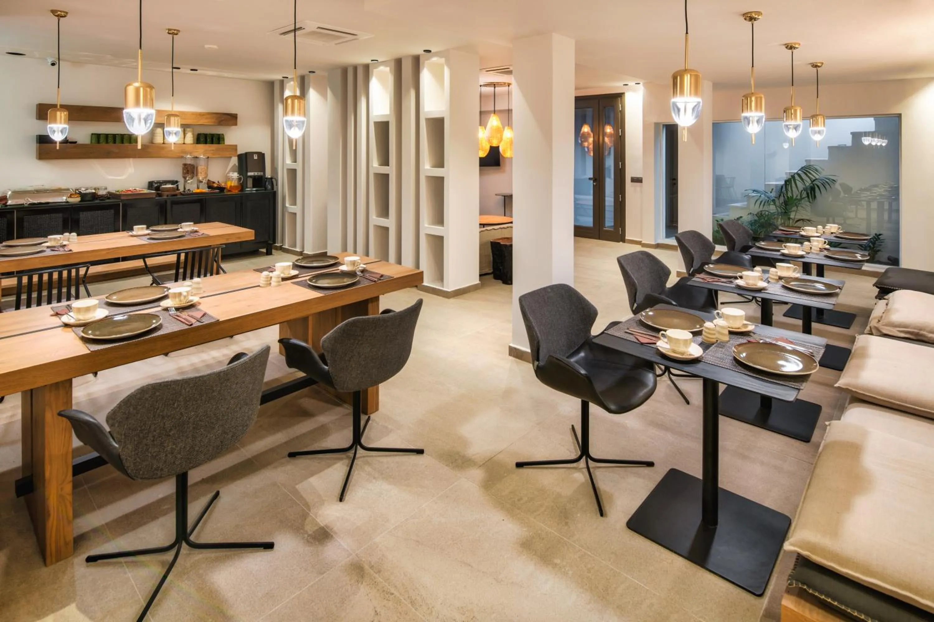 Restaurant/places to eat in Uma Ray Suites