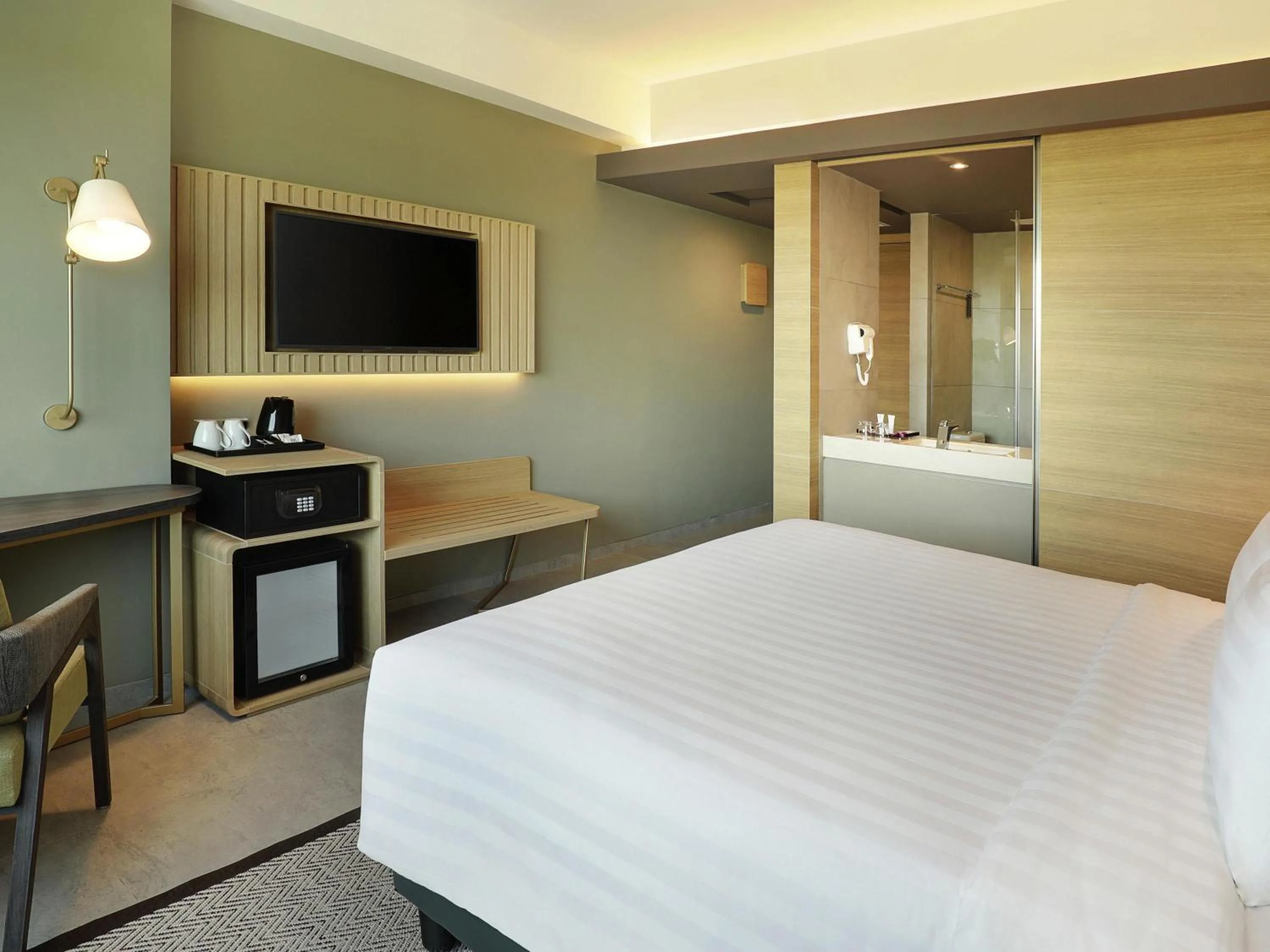 Bedroom, Bed in Mercure Makassar Nexa Pettarani