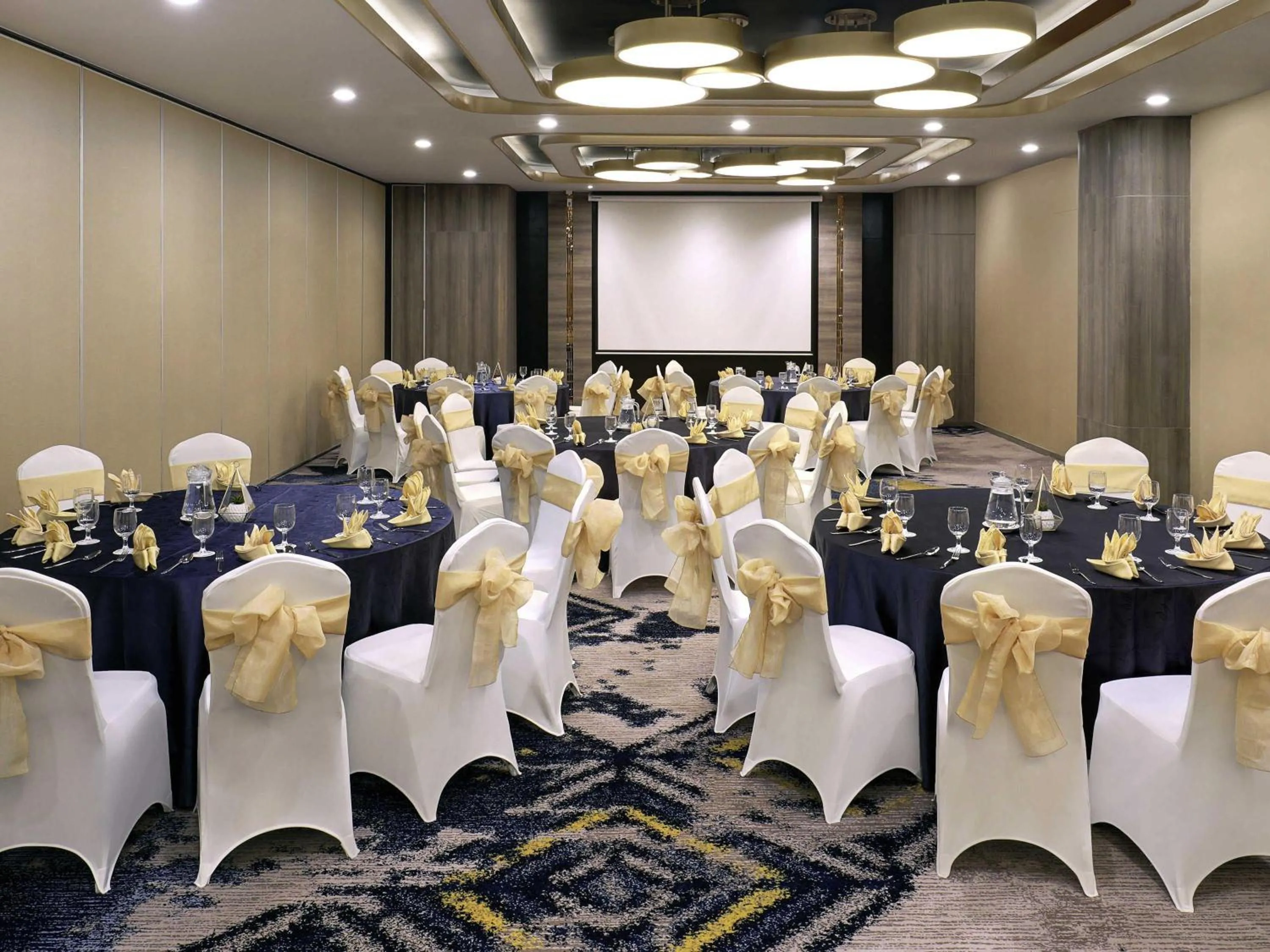 Meeting/conference room in Mercure Makassar Nexa Pettarani