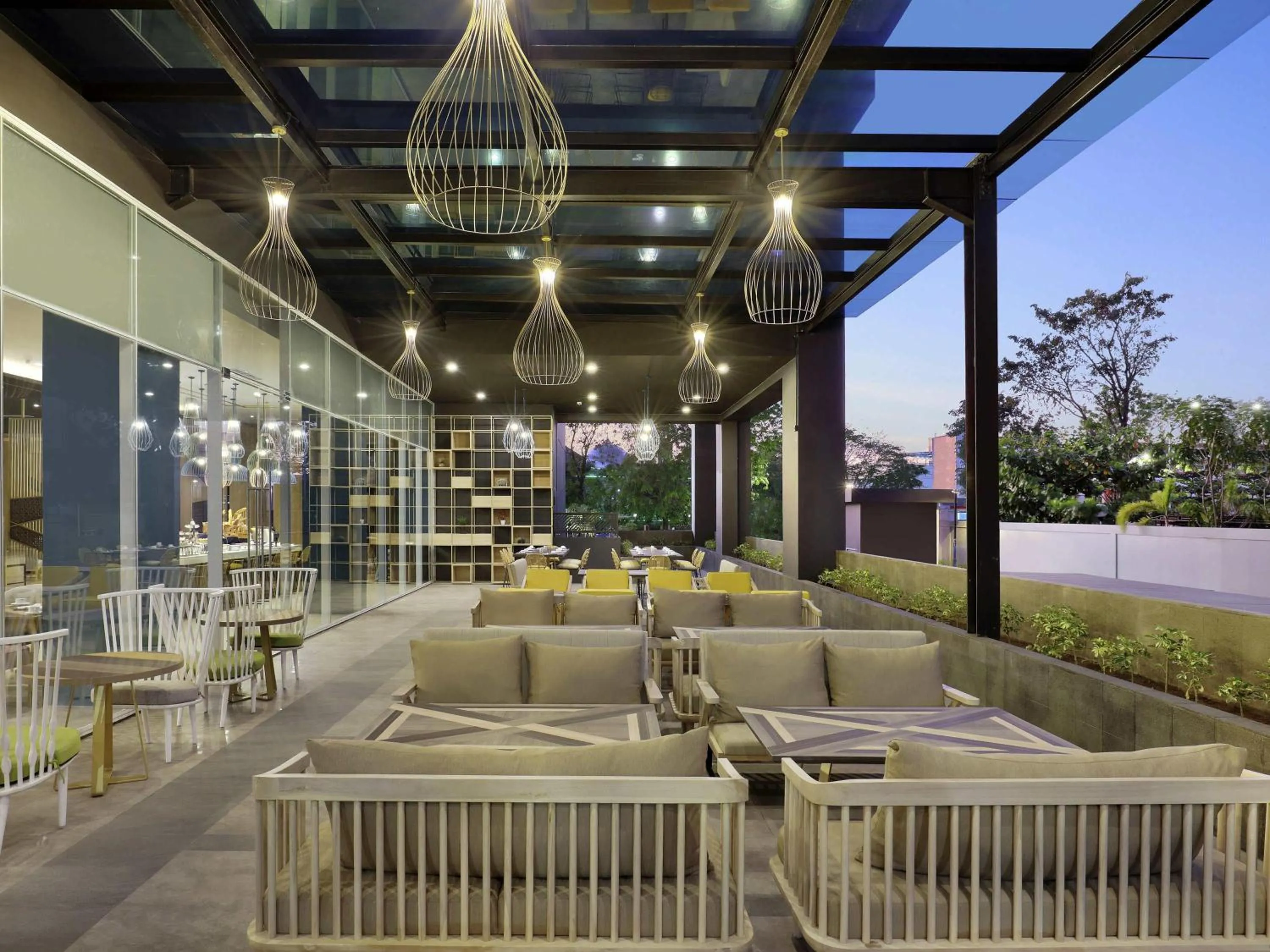 Restaurant/places to eat in Mercure Makassar Nexa Pettarani