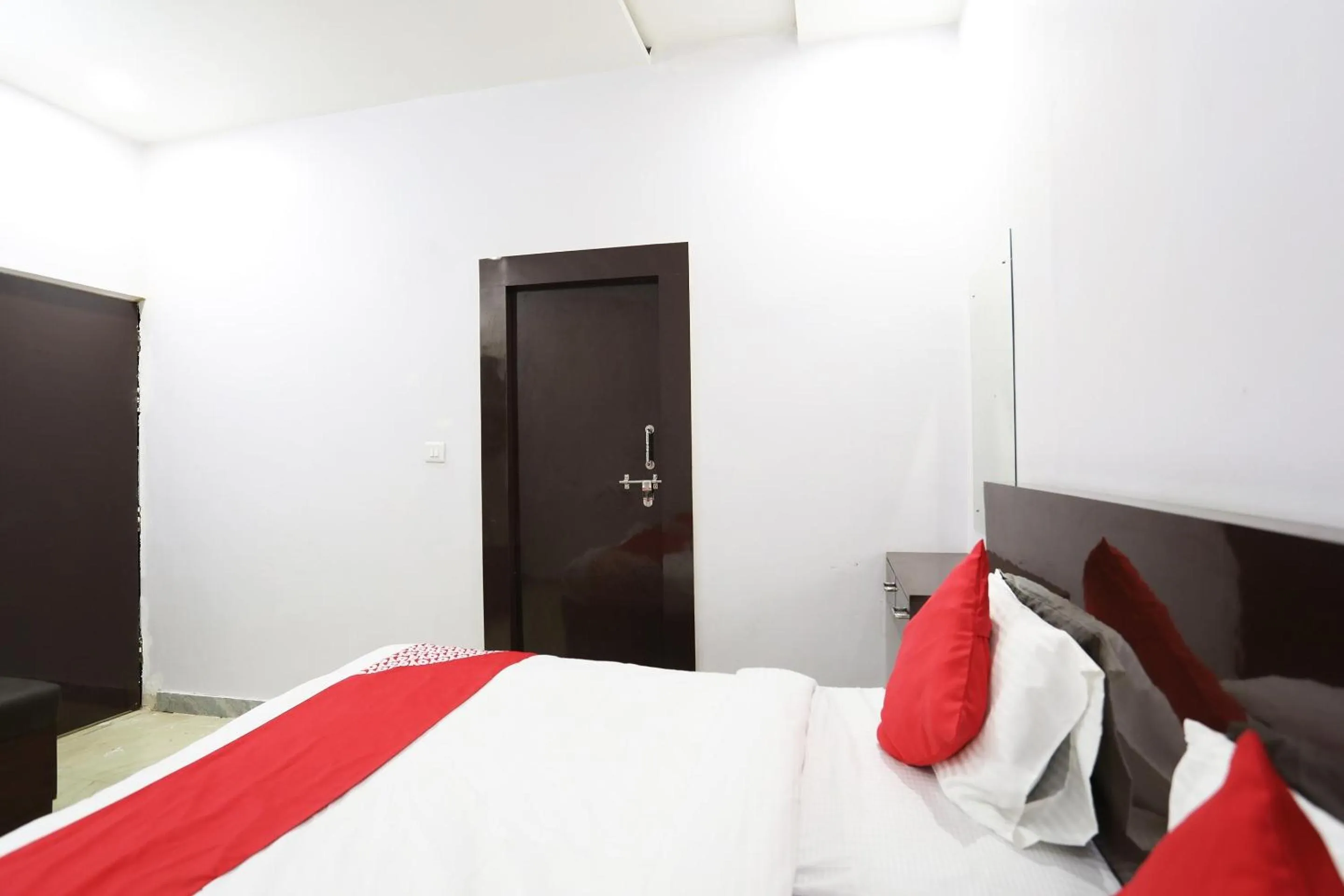 Lobby or reception, Bed in Hotel O Salt And Pepper Hotel And Resturant