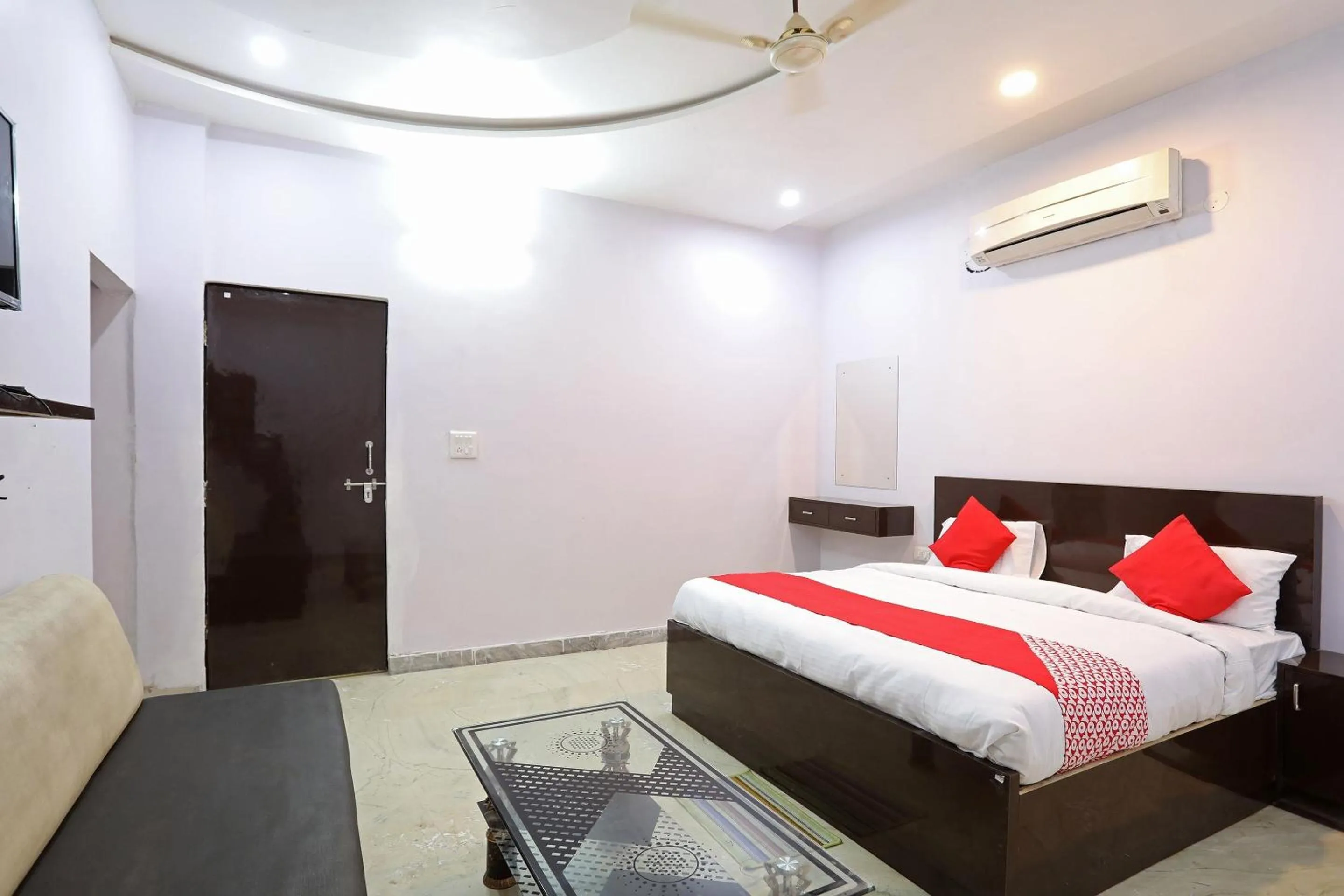 Bedroom, Bed in Hotel O Salt And Pepper Hotel And Resturant